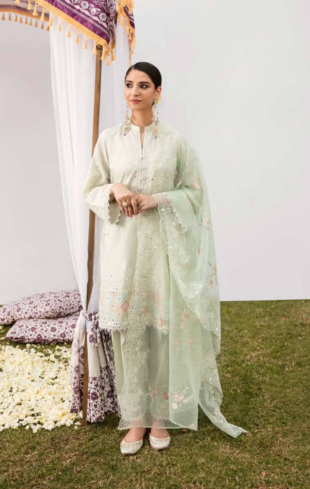 img_cross_stitch_eid_lawn_23_awwal_boutique