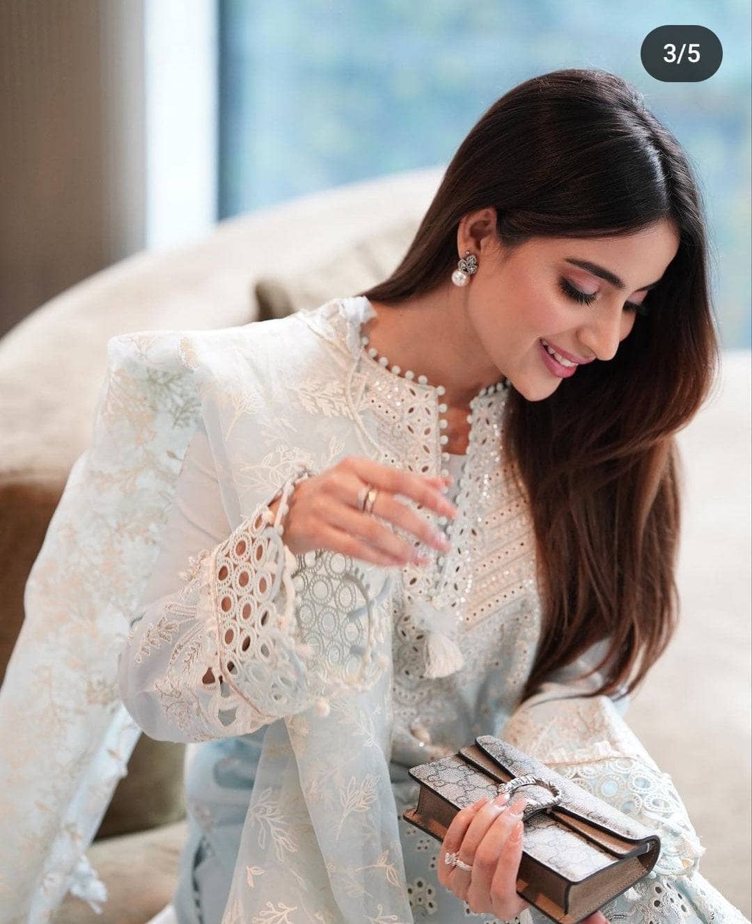 img_qalamkar_luxury_lawn_awwal_boutique