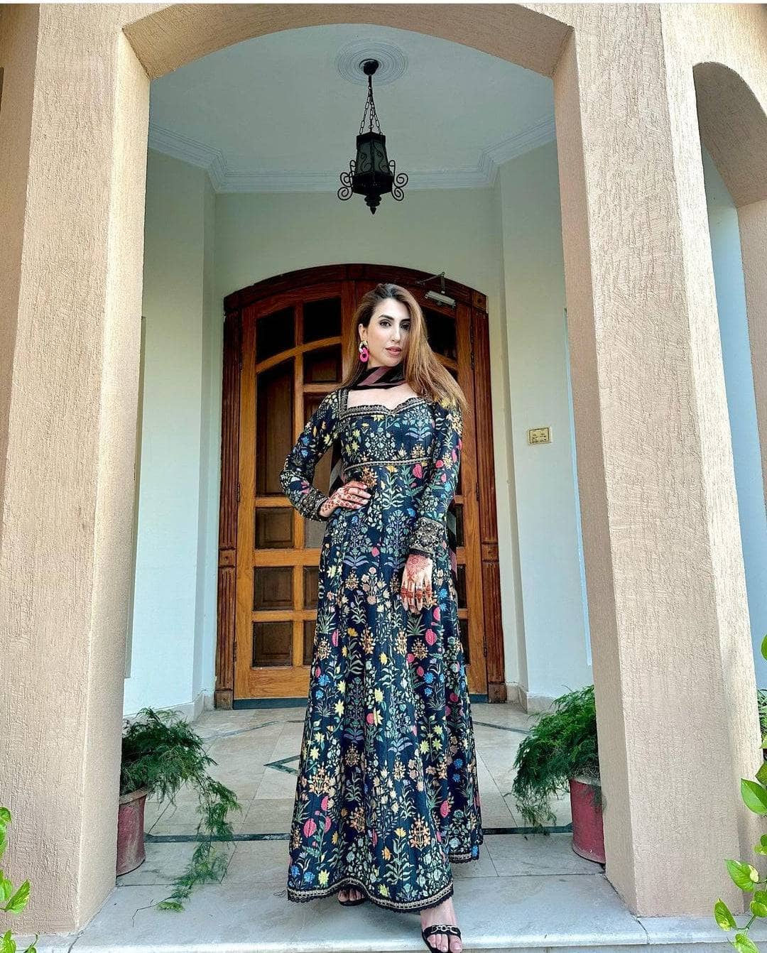 img_maria_b_m_prints_lawn_23_awwal_boutique