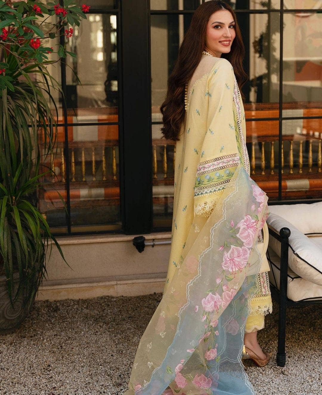 img_crimson_lawn_23_awwal_boutique