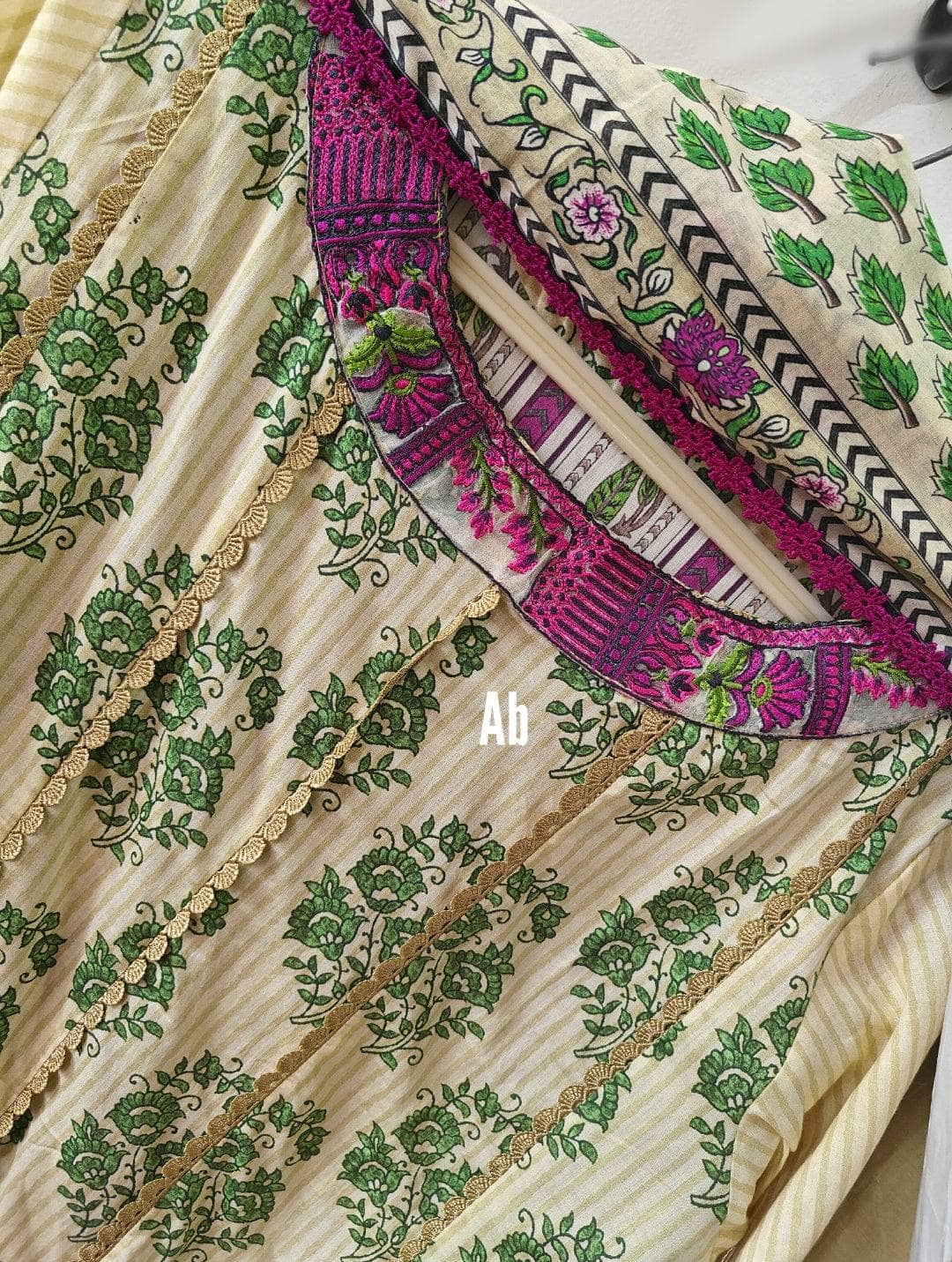 img_stitched_pakistani_suits_awwal_boutique