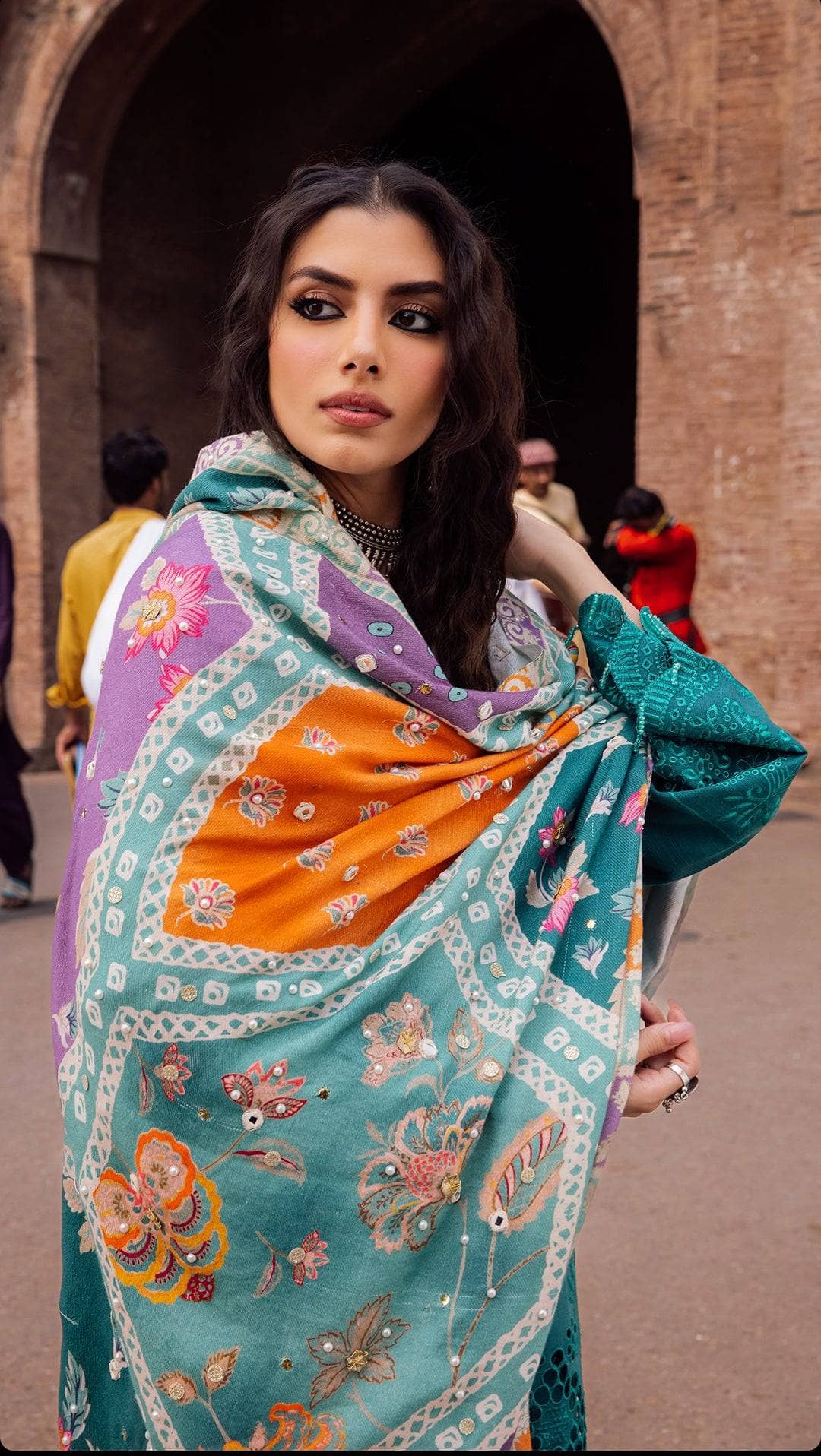 img_nureh_bazaar_chikankari_khaddar_awwal_boutique