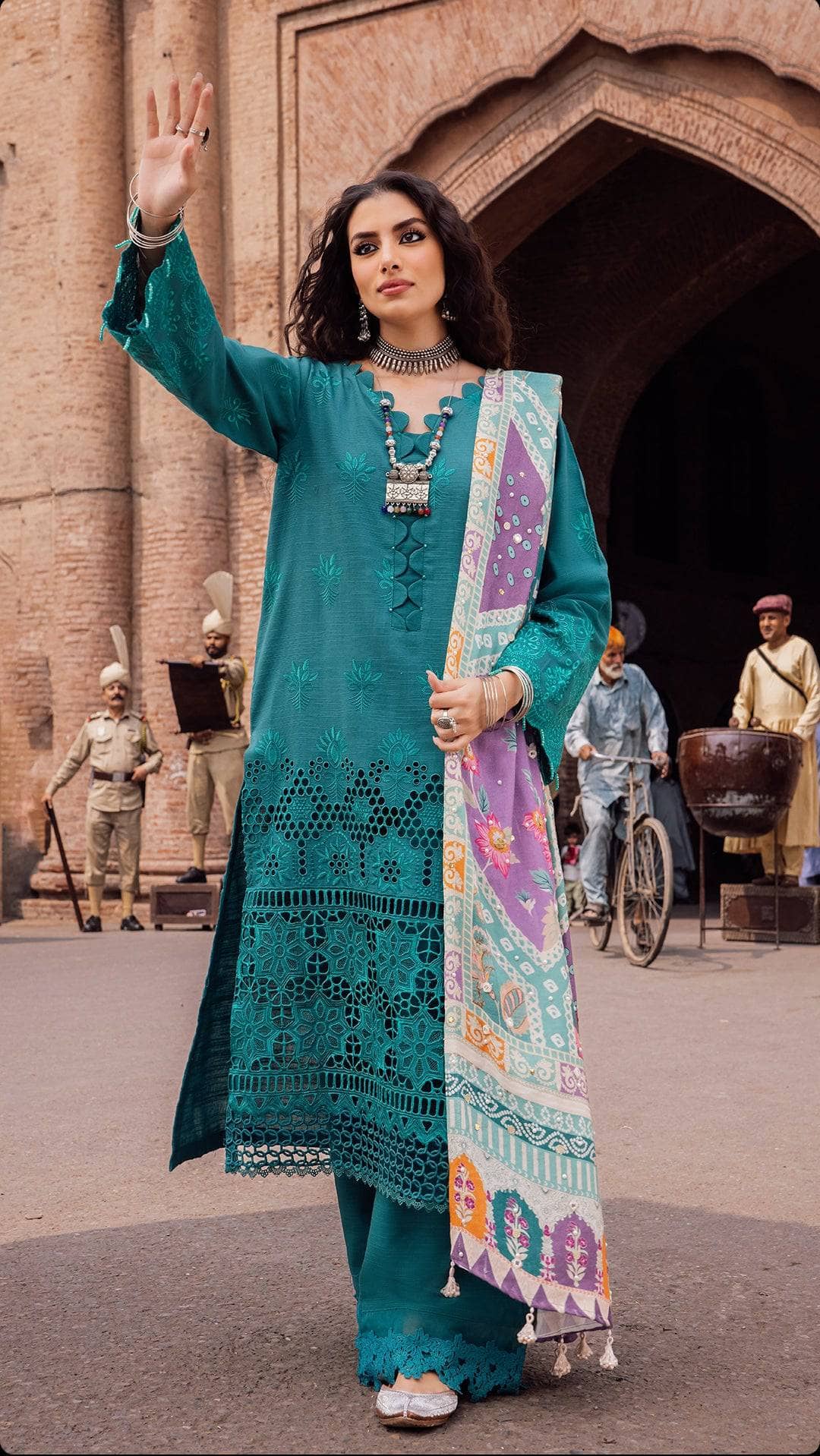 img_nureh_bazaar_chikankari_khaddar_awwal_boutique