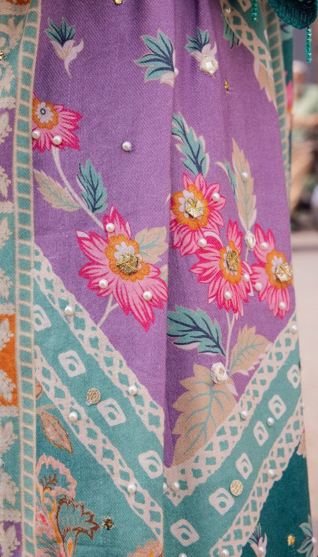 img_nureh_bazaar_chikankari_khaddar_awwal_boutique