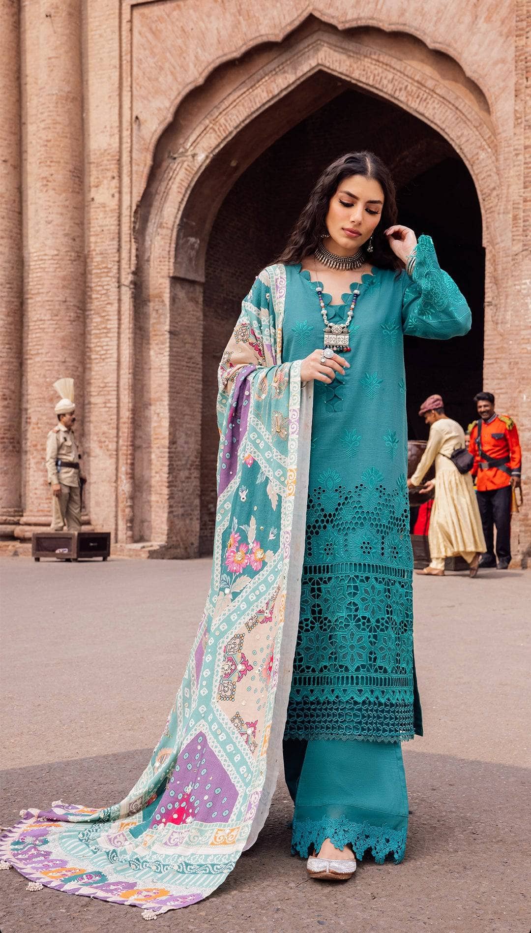 img_nureh_bazaar_chikankari_khaddar_awwal_boutique