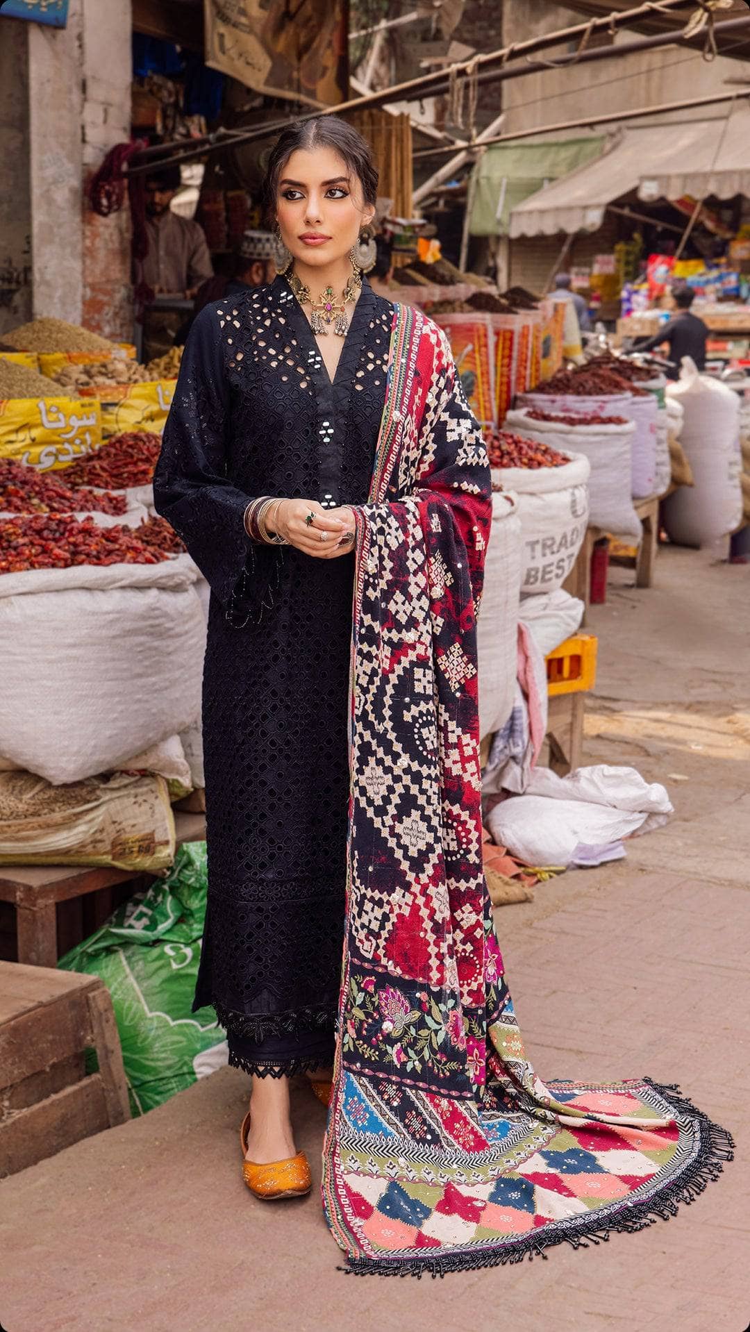 img_nureh_bazaar_chikankari_khaddar_awwal_boutique