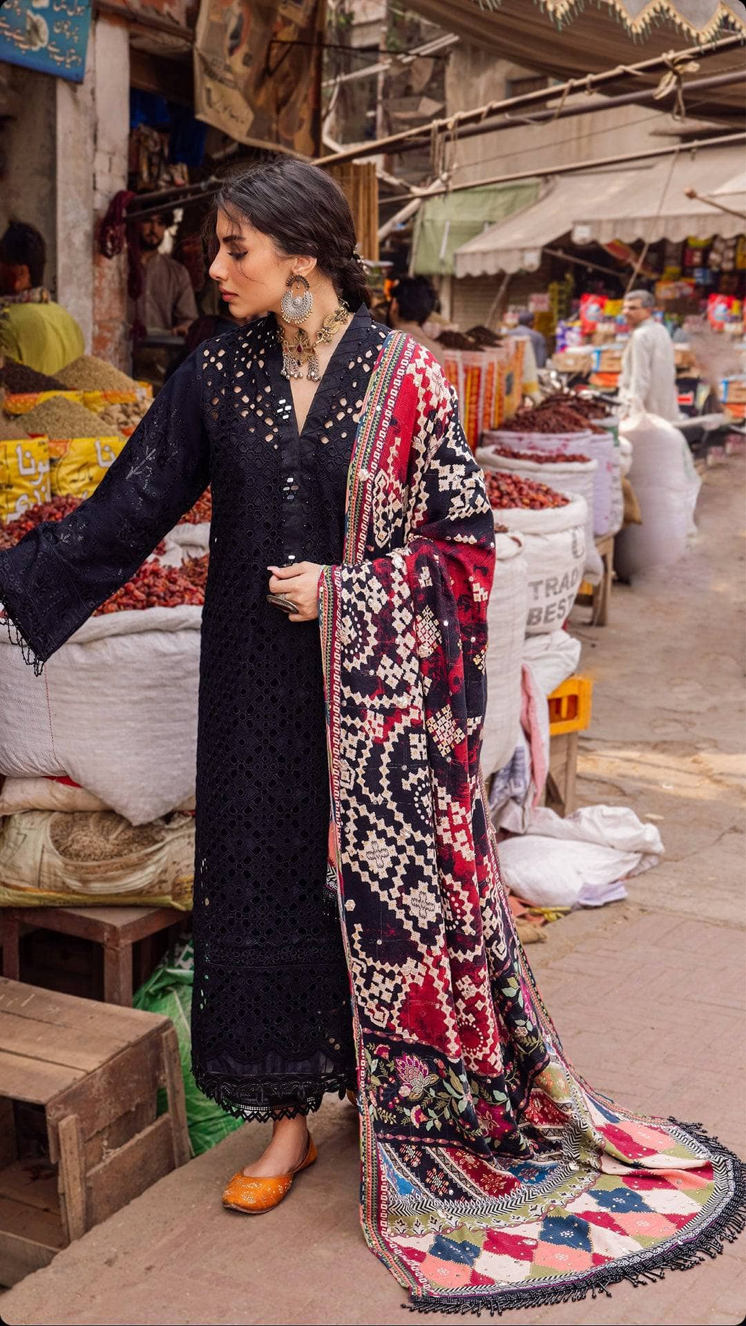 img_nureh_bazaar_chikankari_khaddar_awwal_boutique