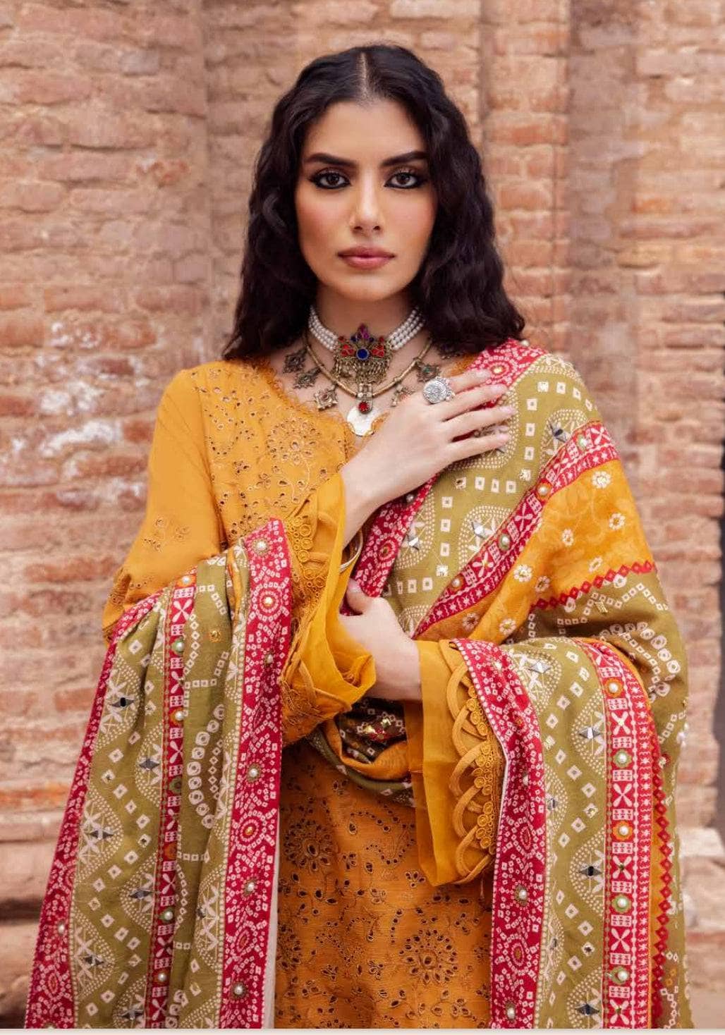 img_nureh_bazaar_chikankari_khaddar_awwal_boutique