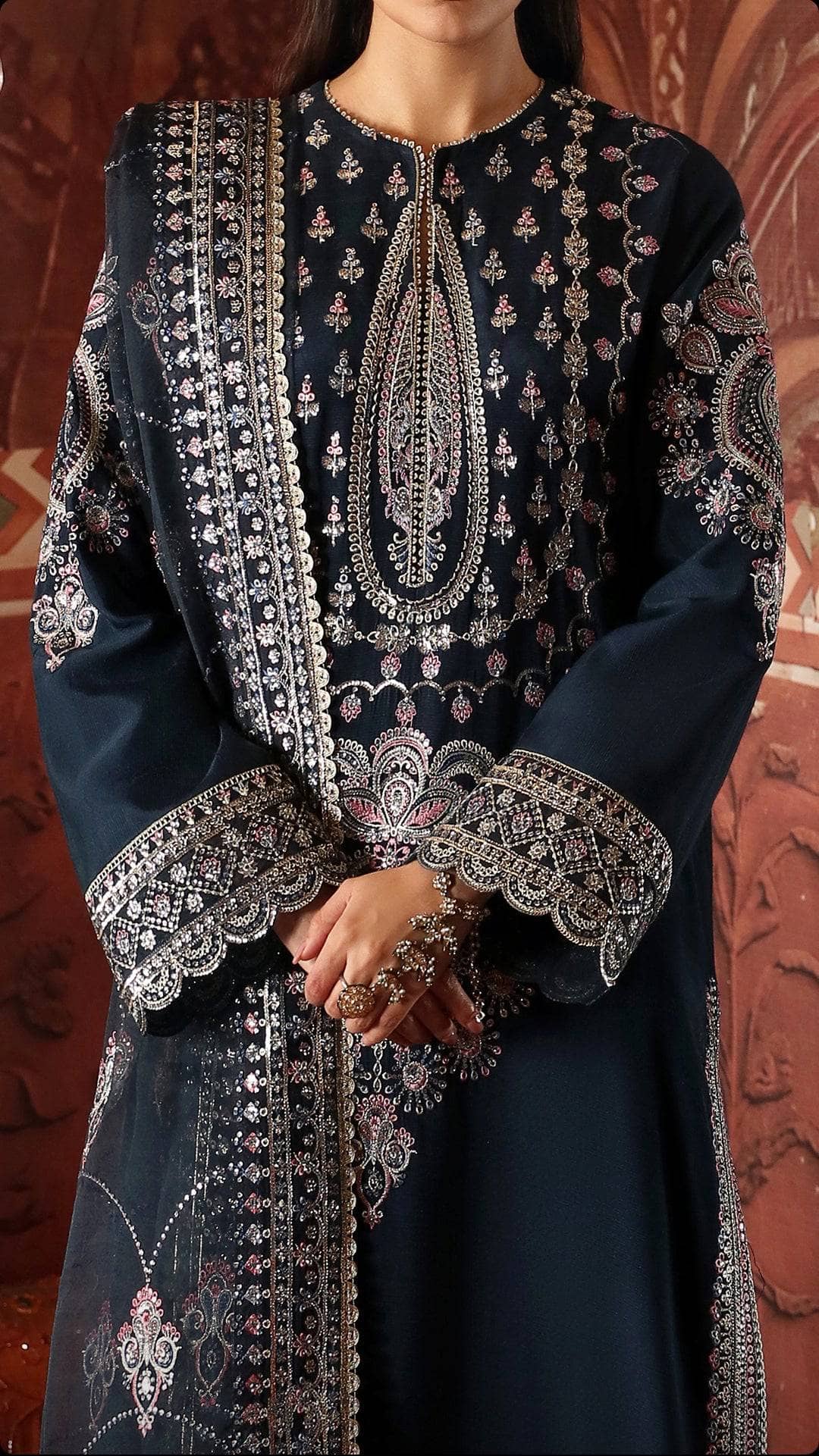 img_afrozeh_divani_silk_edit_23_awwal_boutique