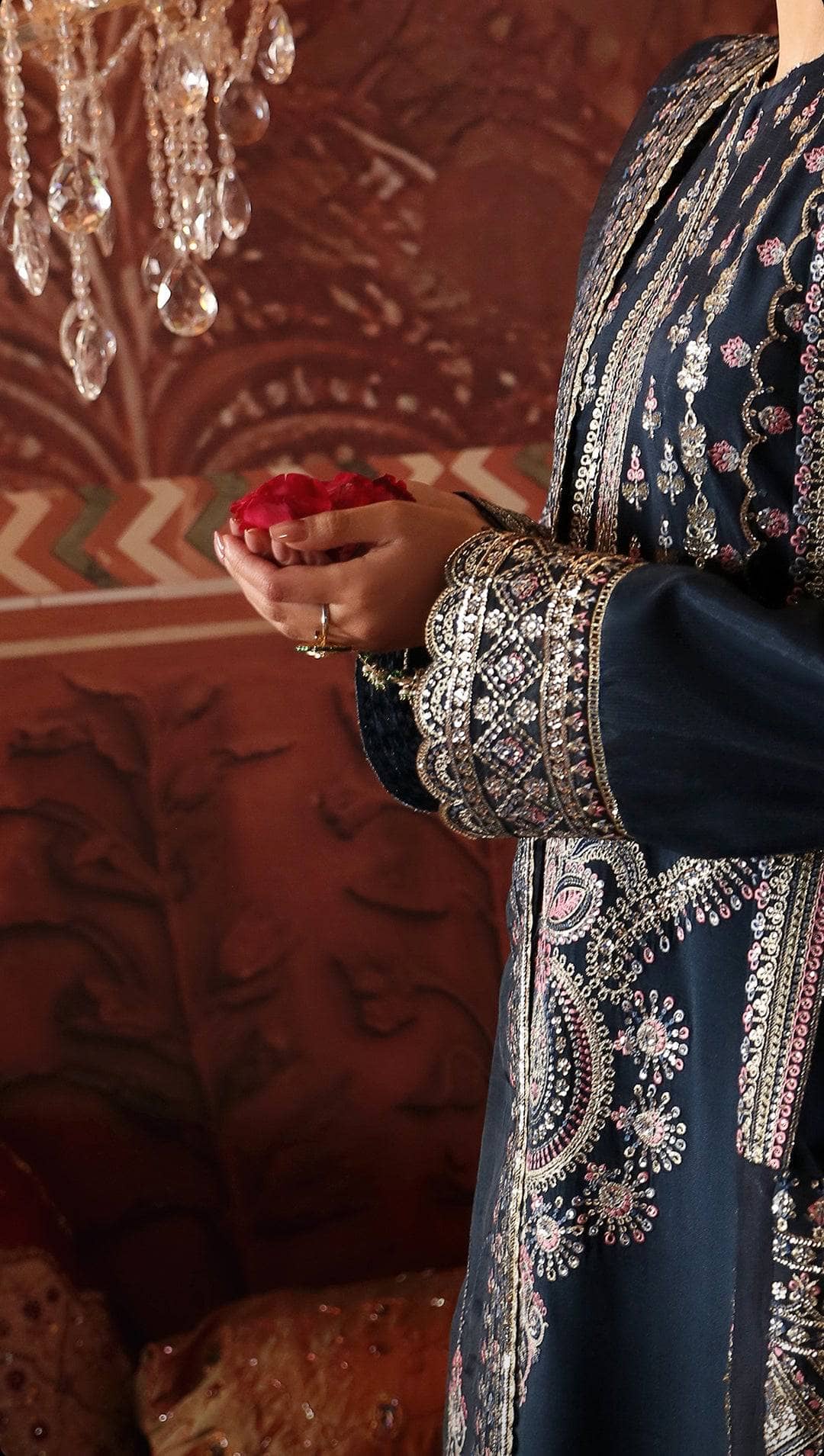 img_afrozeh_divani_silk_edit_23_awwal_boutique