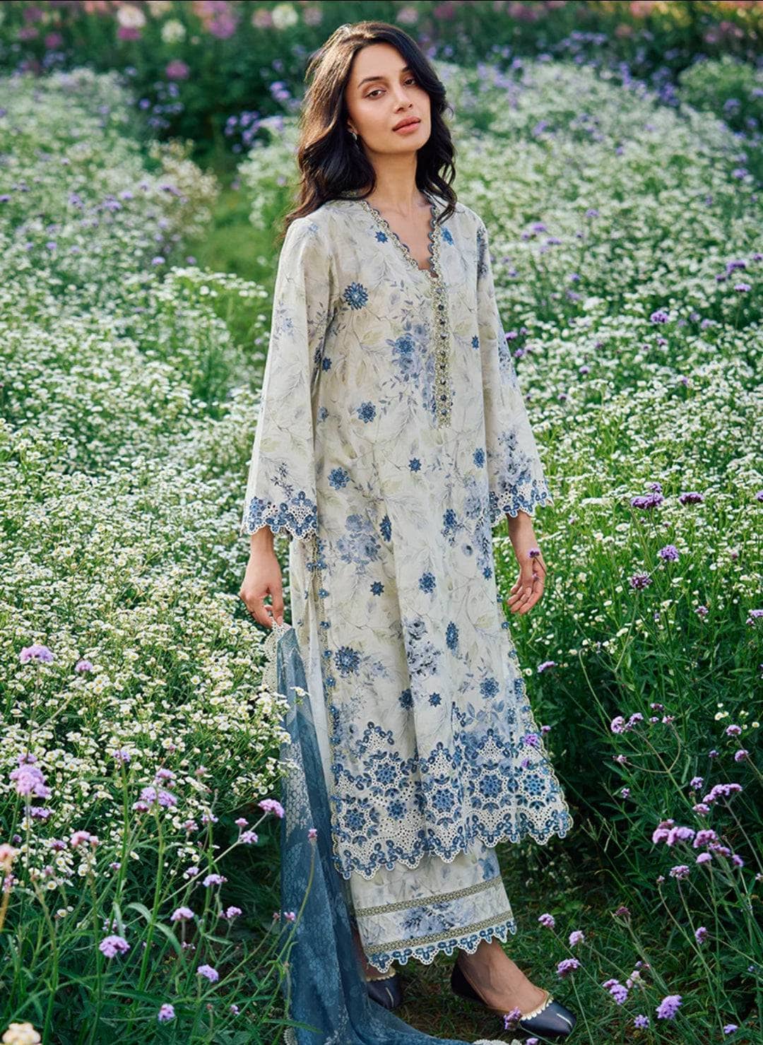 img_image_printkari_lawn_24_awwal_boutique