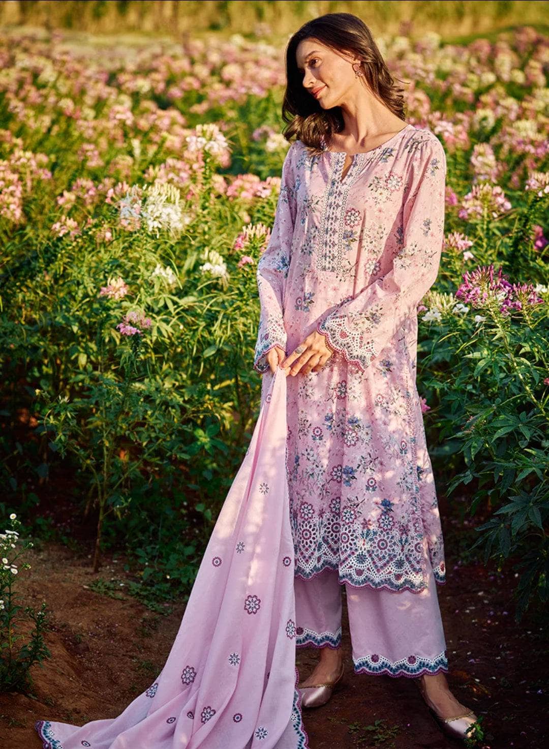 img_image_printkari_lawn_24_awwal_boutique