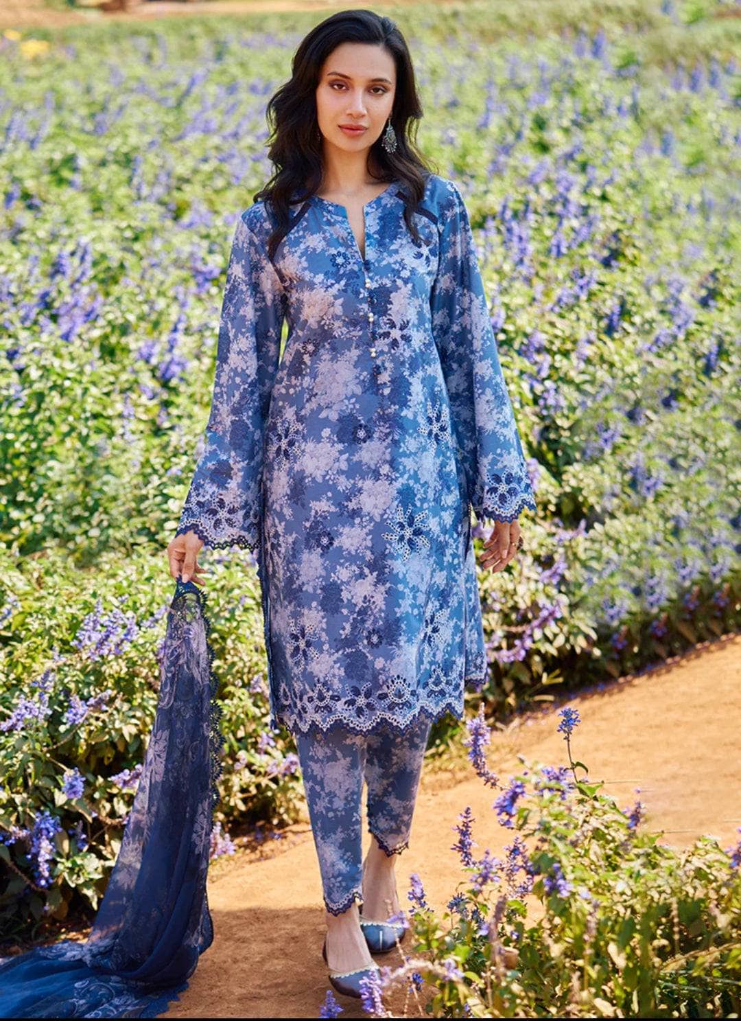 img_image_printkari_lawn_24_awwal_boutique