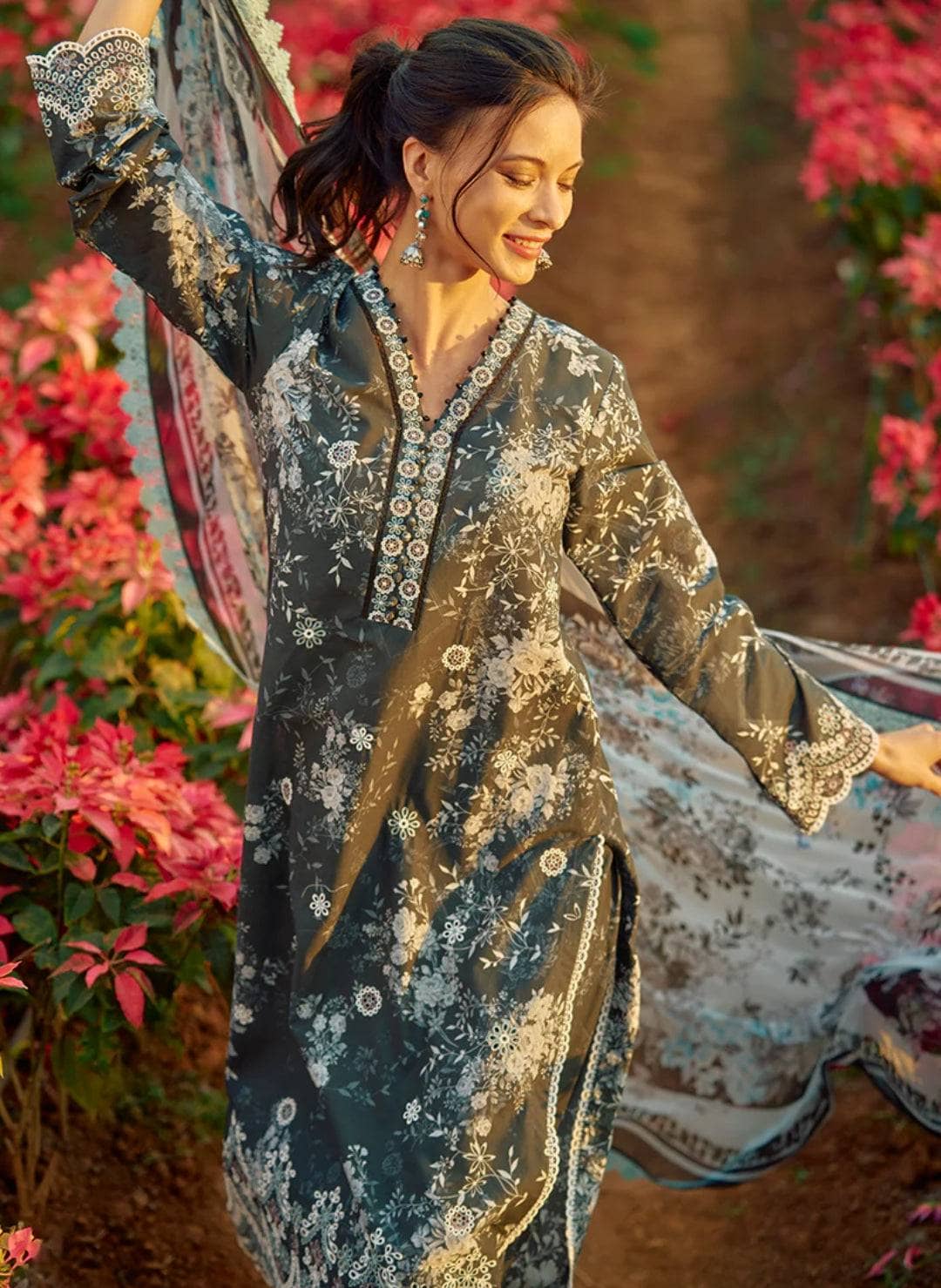 img_image_printkari_lawn_24_awwal_boutique