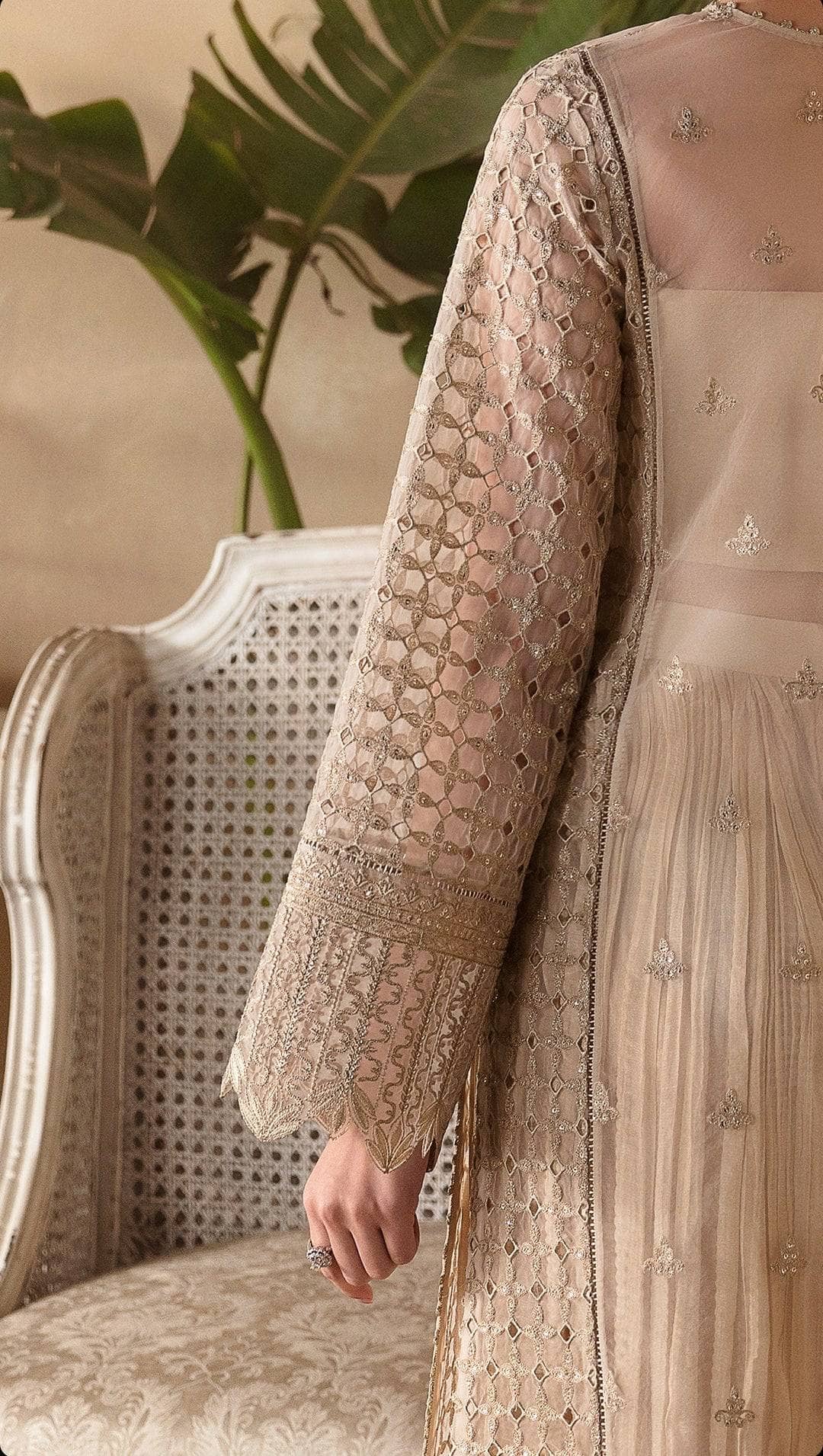 img_afrozeh_la_fuchsia_awwal_boutique