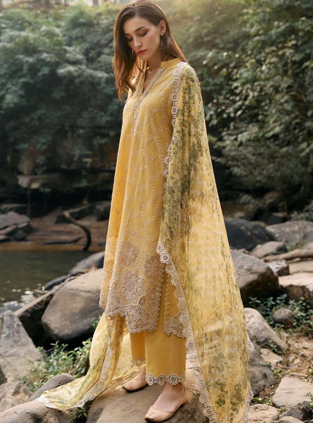 img_image_lawnkari_awwal_boutique