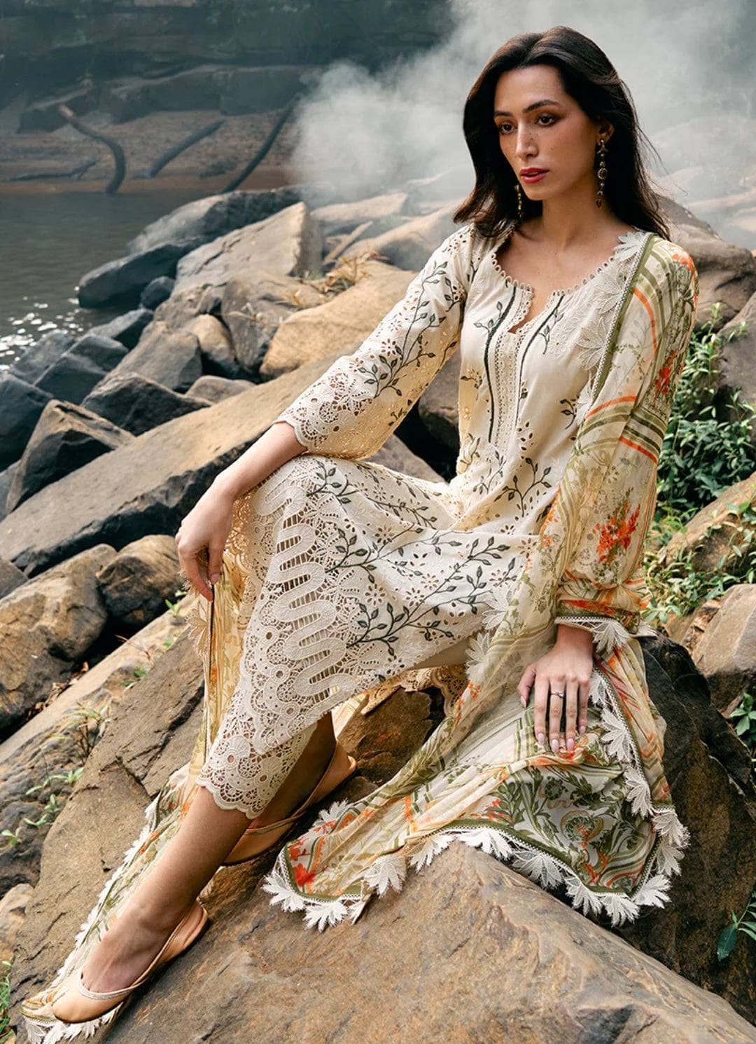 img_image_lawnkari_awwal_boutique