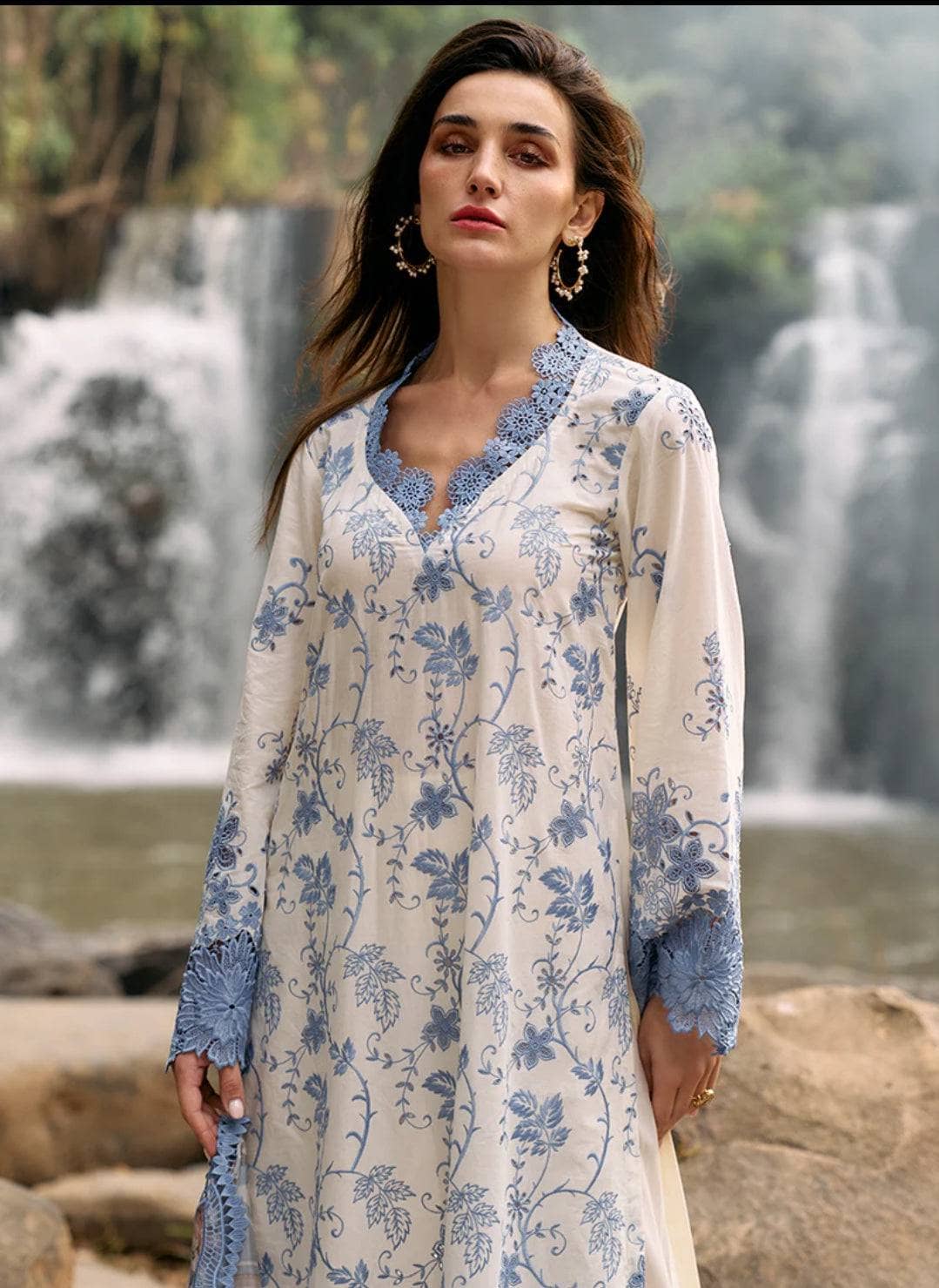 img_image_lawnkari_awwal_boutique