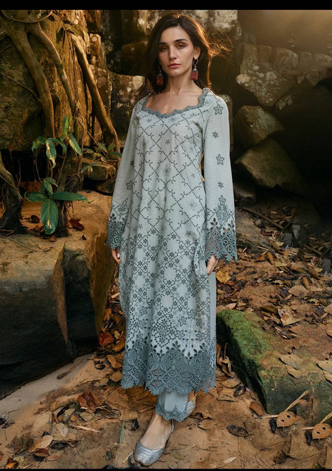 img_image_lawnkari_awwal_boutique