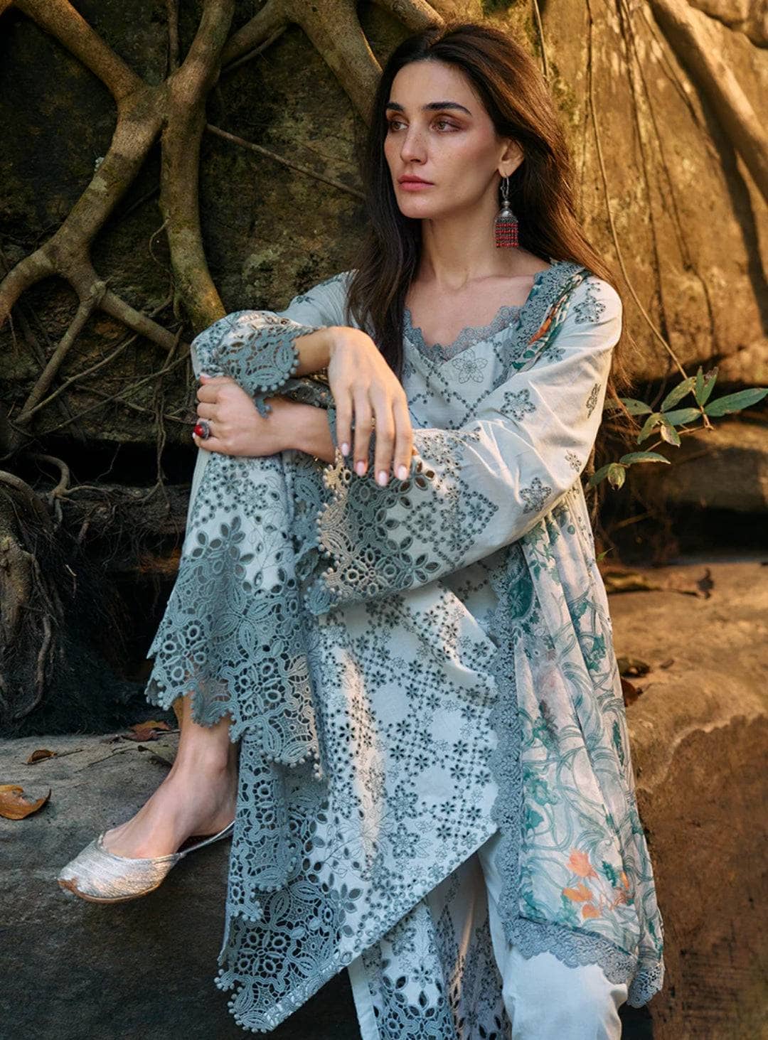 img_image_lawnkari_awwal_boutique