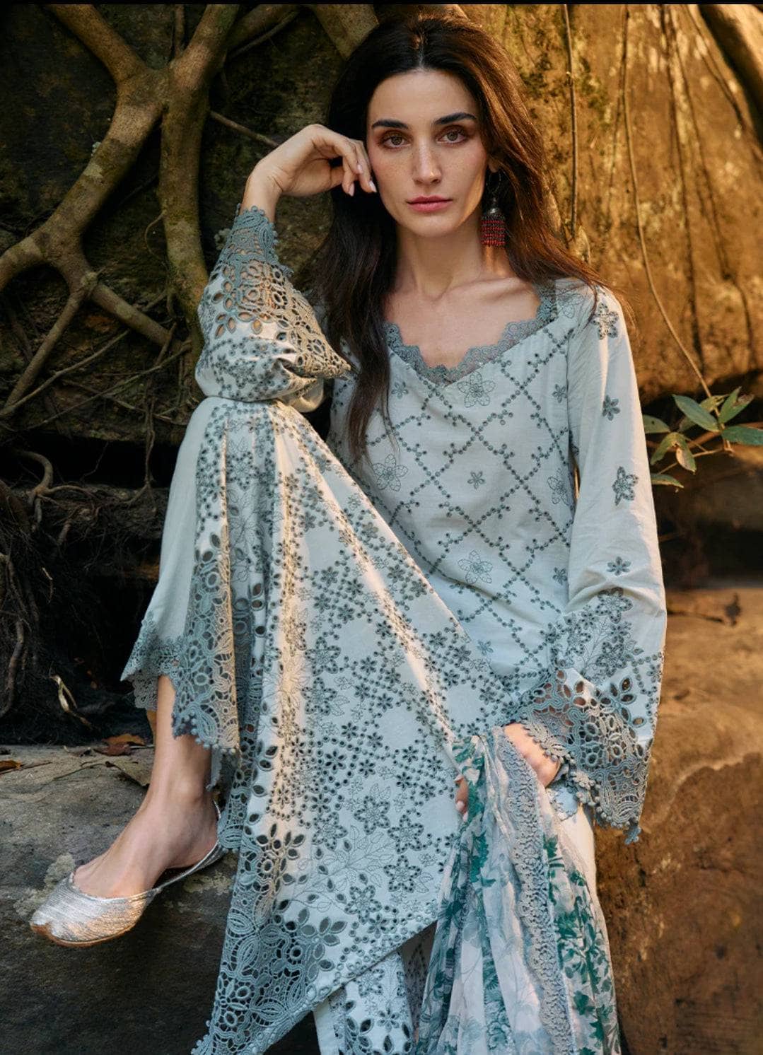 img_image_lawnkari_awwal_boutique