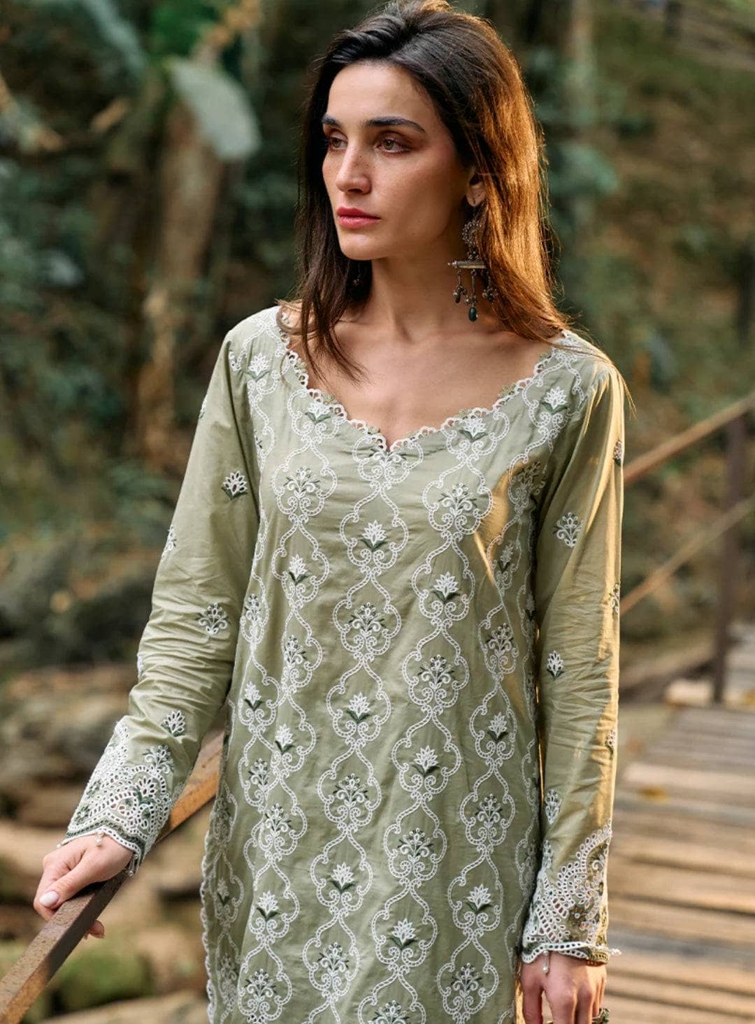 img_image_lawnkari_awwal_boutique