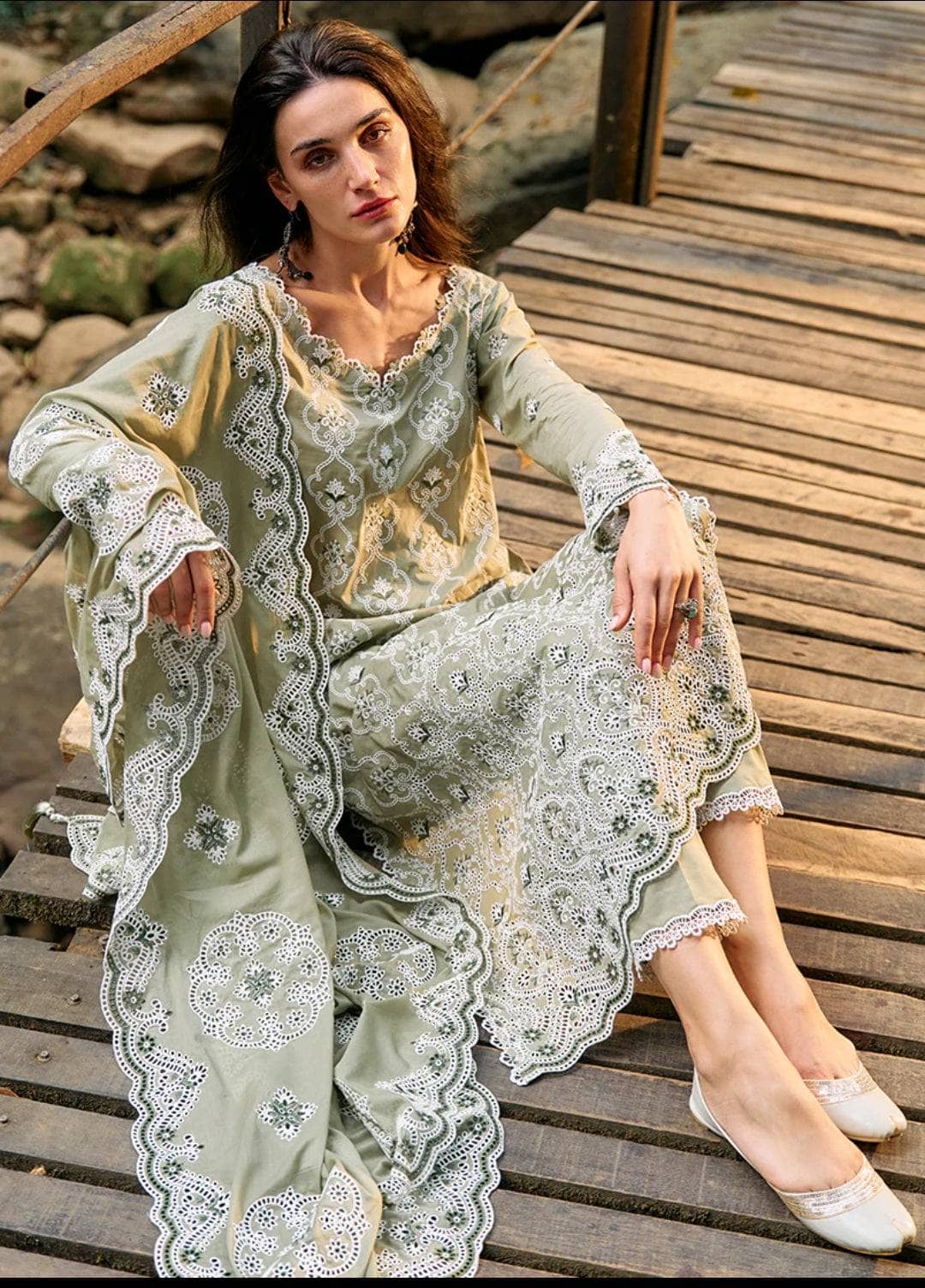 img_image_lawnkari_awwal_boutique