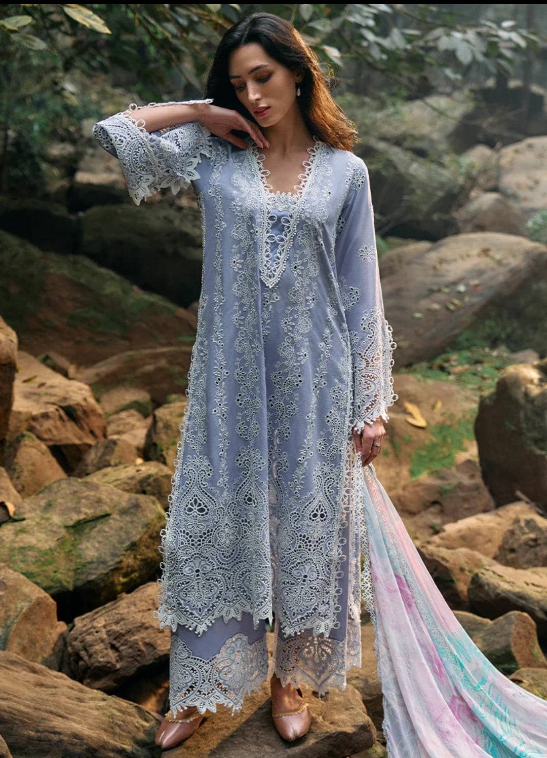 img_image_lawnkari_awwal_boutique