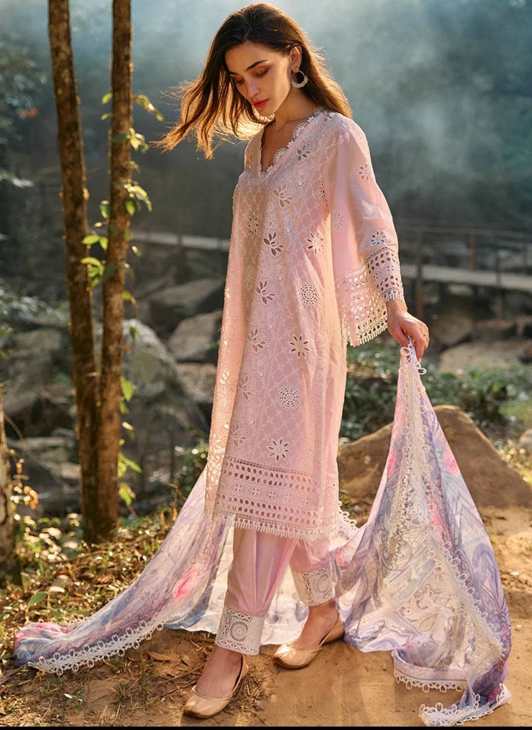 img_image_lawnkari_awwal_boutique