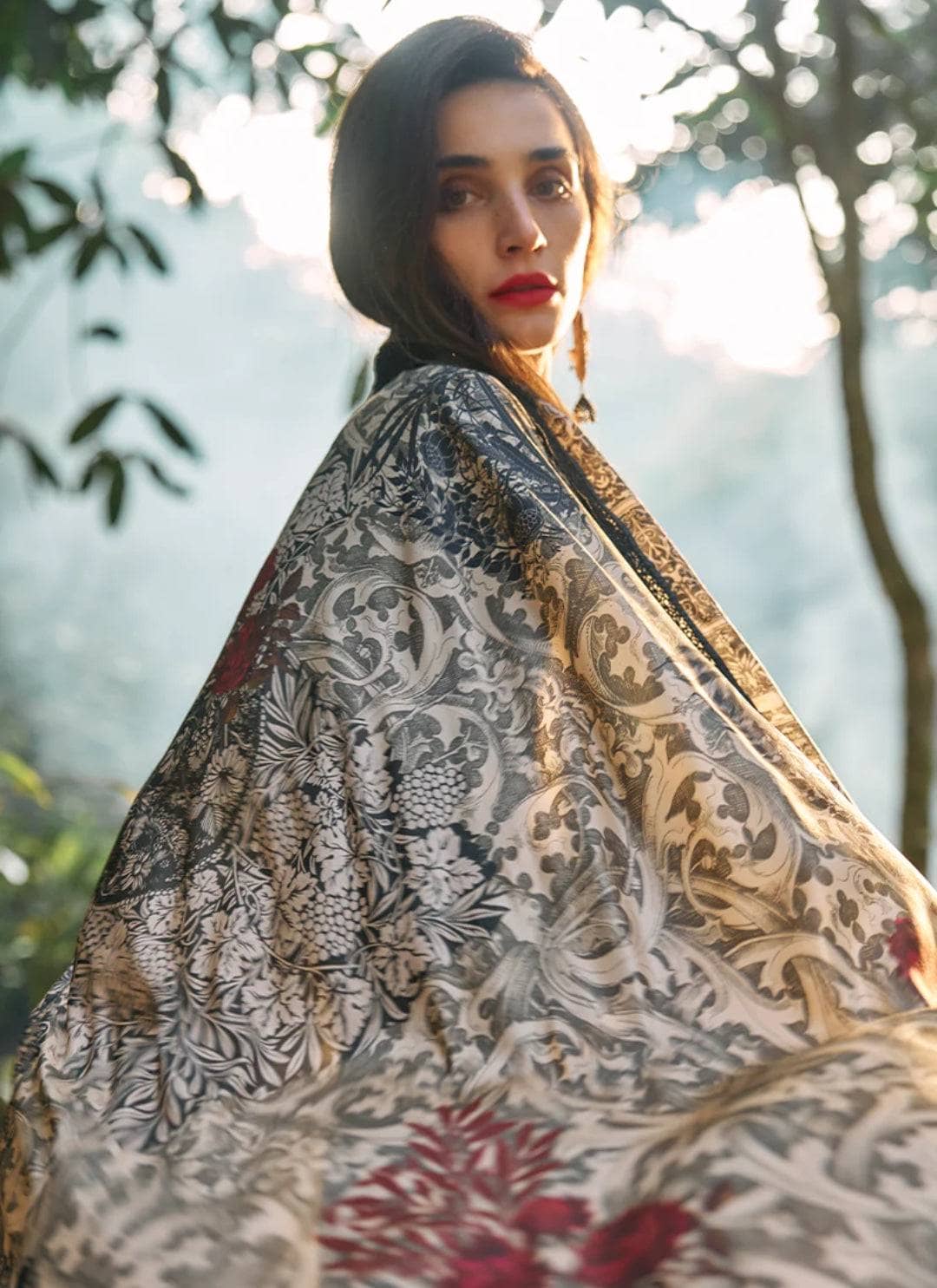 img_image_lawnkari_awwal_boutique