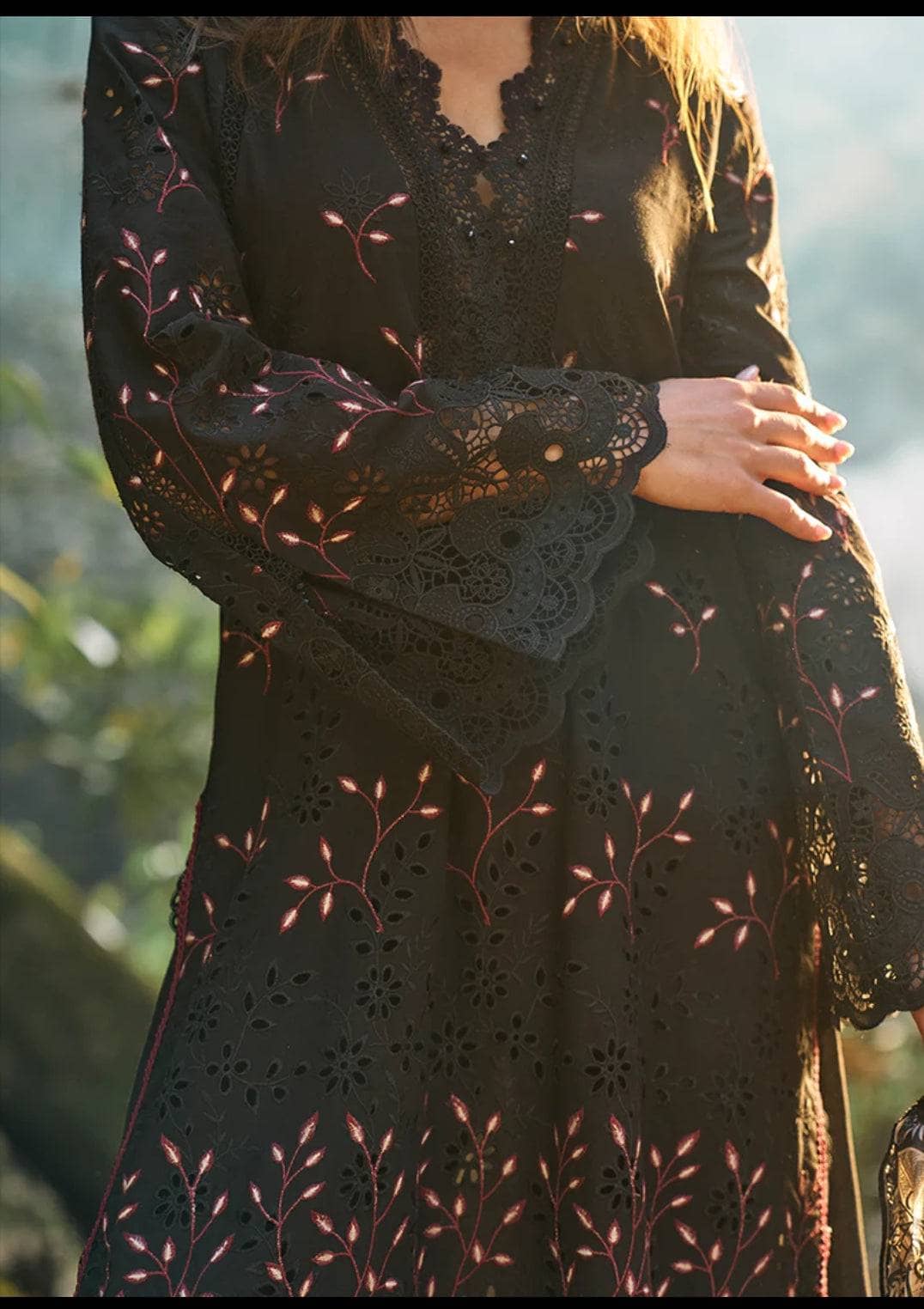 img_image_lawnkari_awwal_boutique