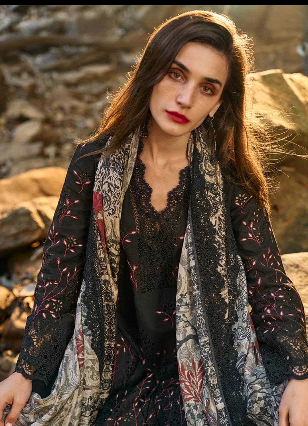 img_image_lawnkari_awwal_boutique