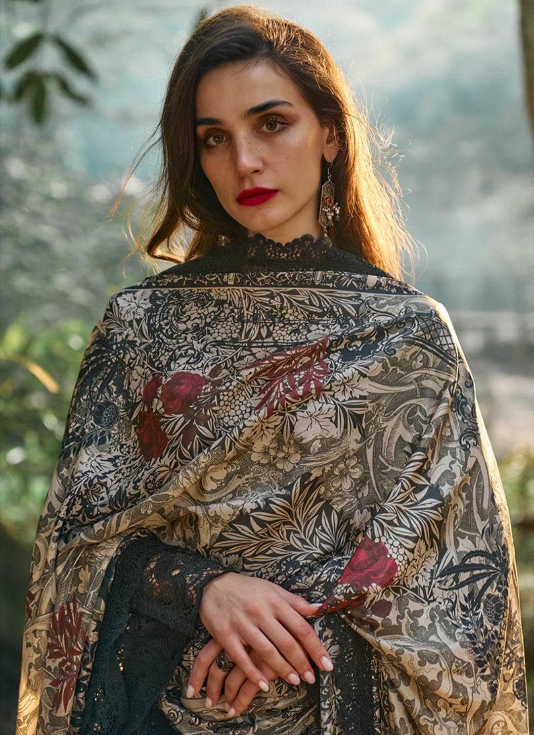 img_image_lawnkari_awwal_boutique