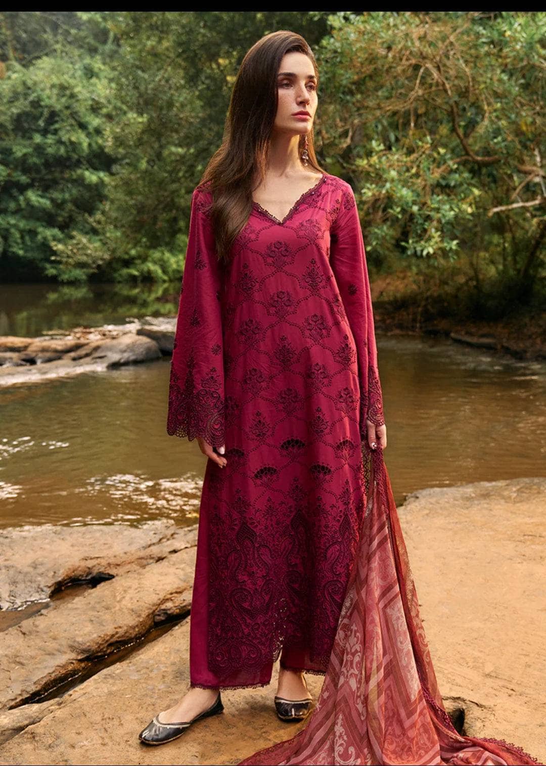 img_image_lawnkari_awwal_boutique