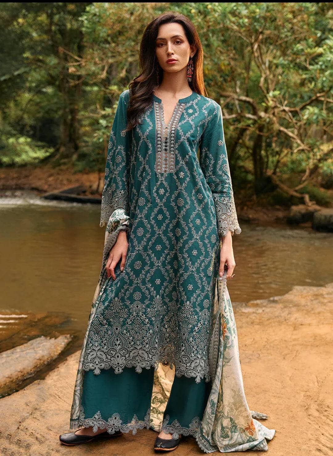 img_image_lawnkari_awwal_boutique