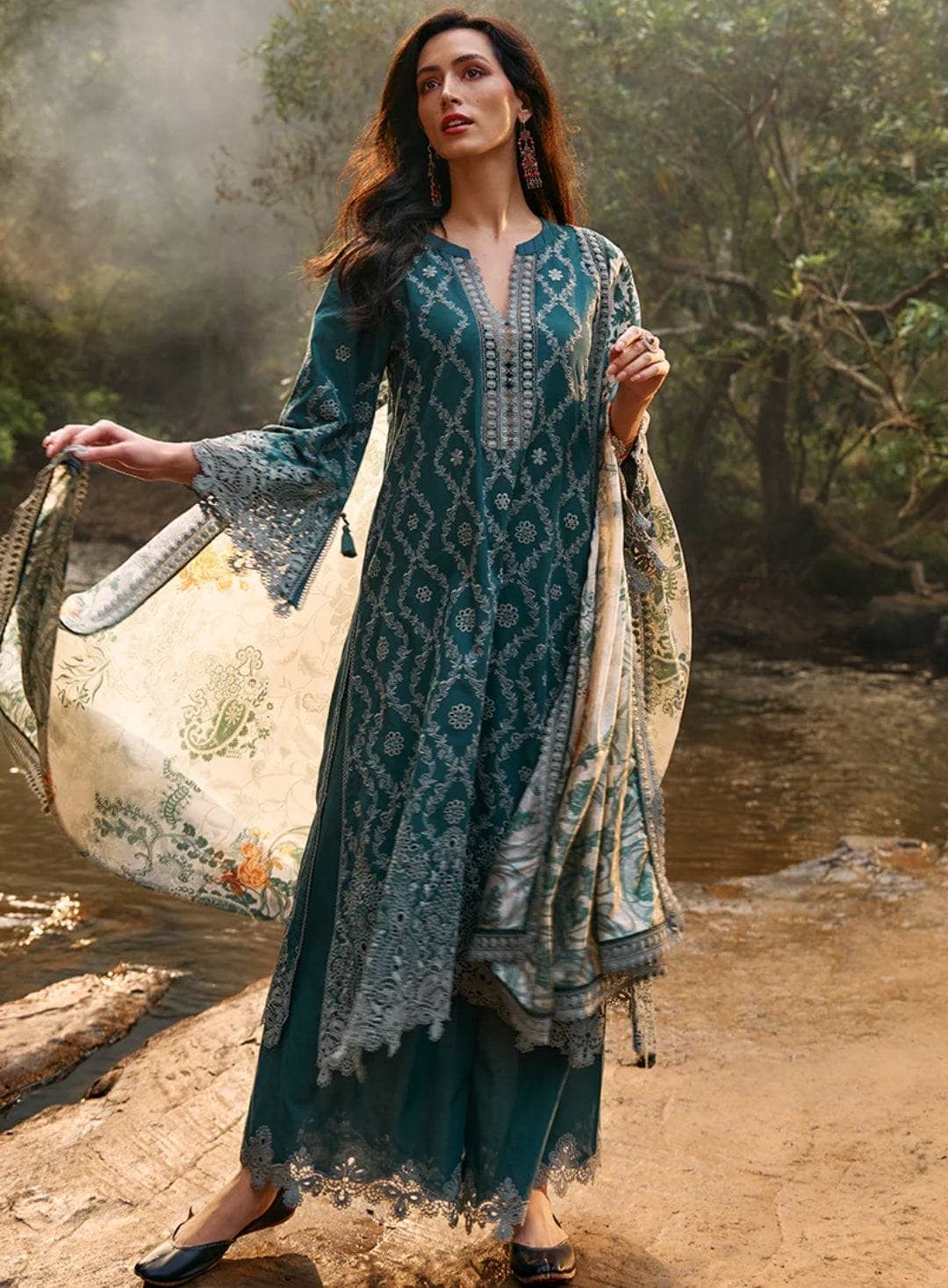 img_image_lawnkari_awwal_boutique