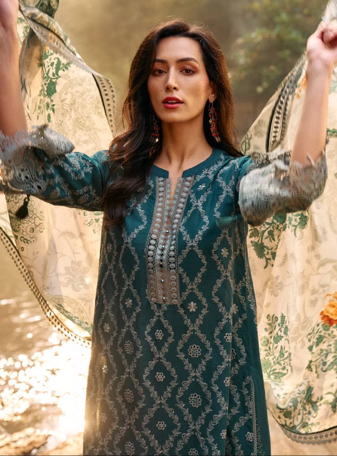 img_image_lawnkari_awwal_boutique