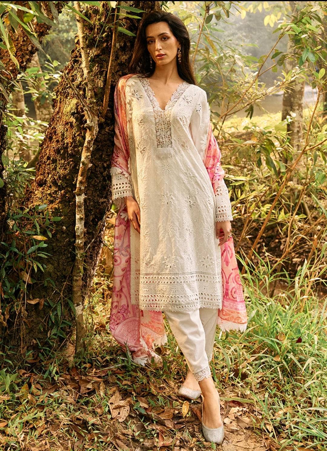 img_image_lawnkari_awwal_boutique