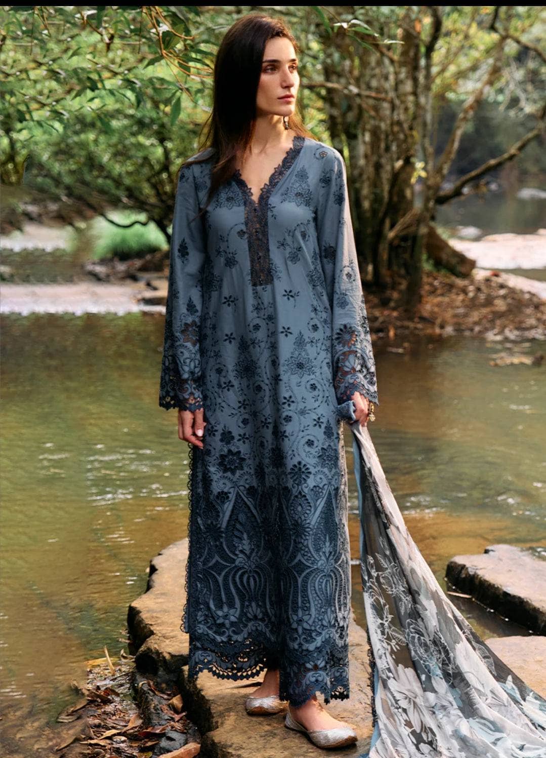 img_image_lawnkari_awwal_boutique