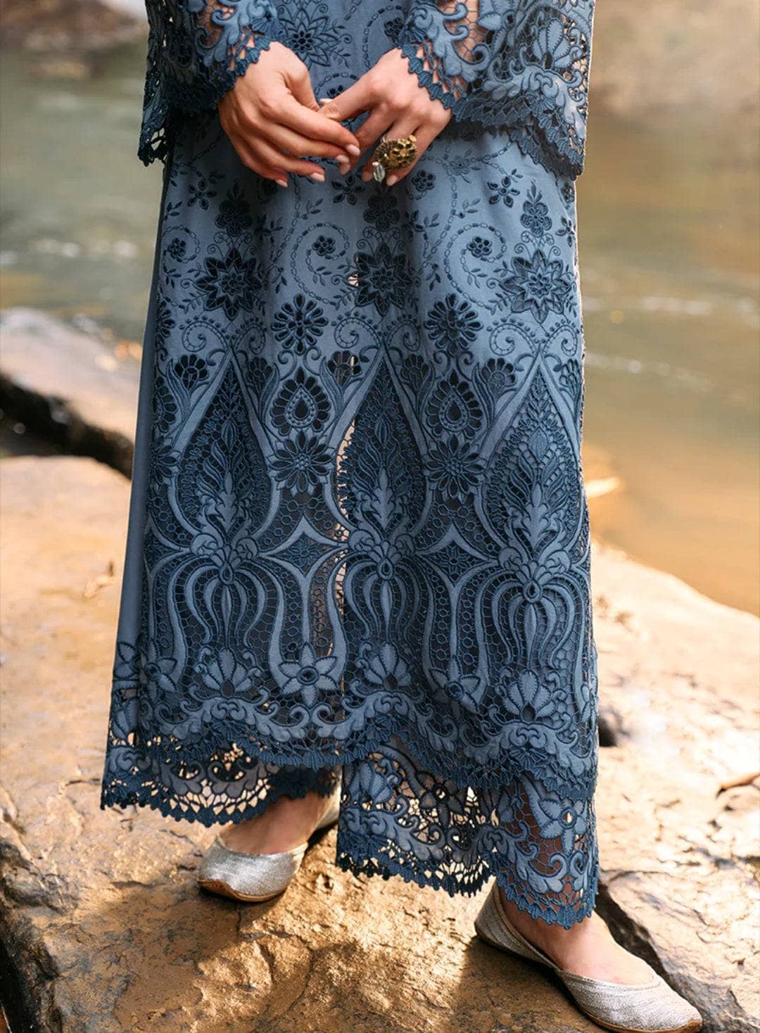 img_image_lawnkari_awwal_boutique