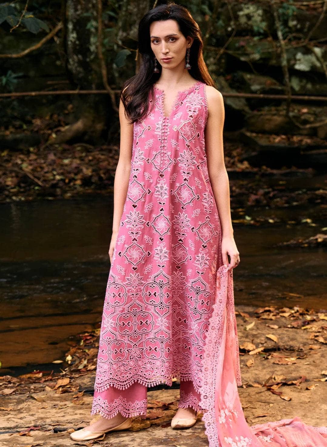 img_image_lawnkari_awwal_boutique