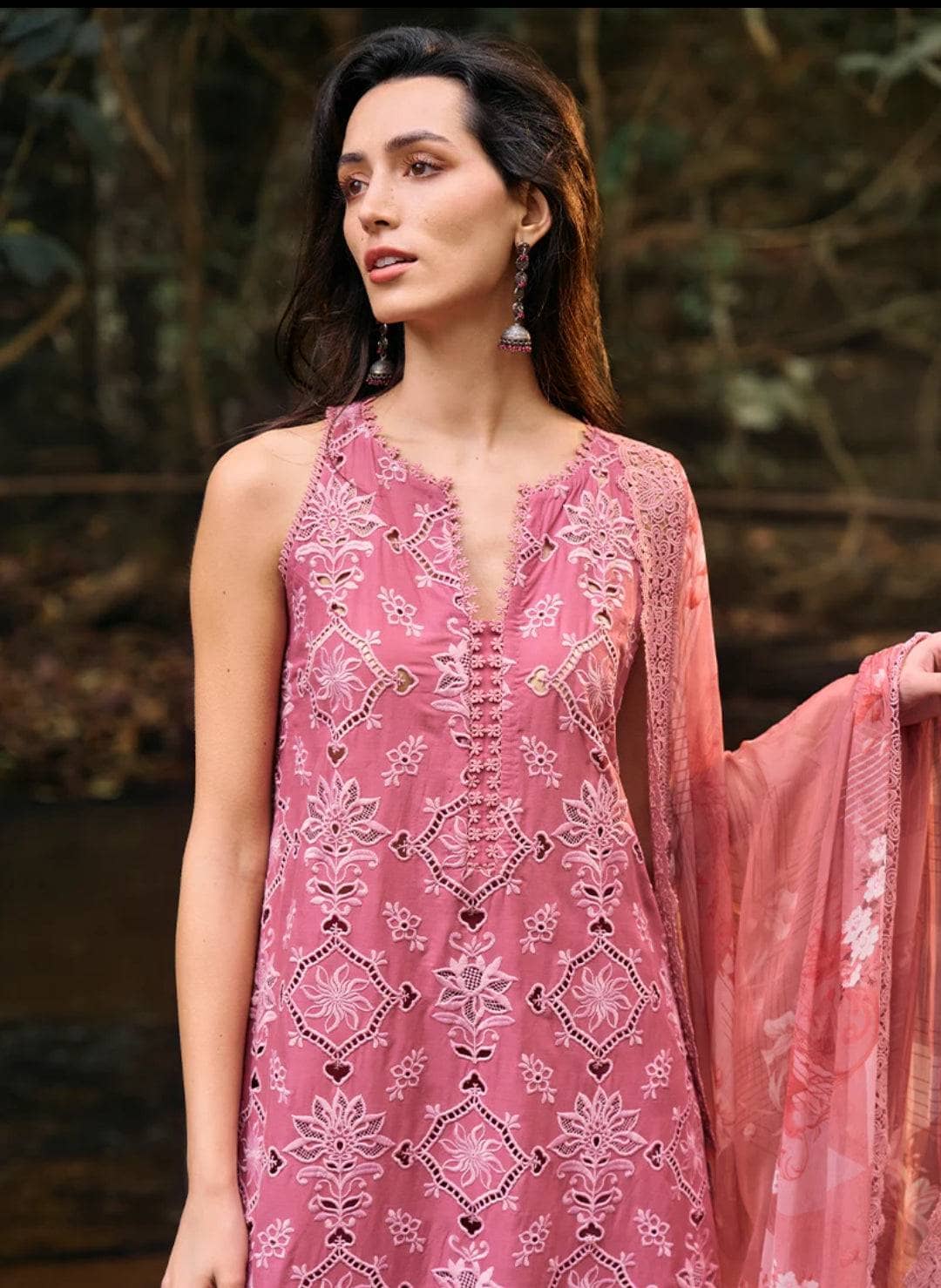 img_image_lawnkari_awwal_boutique