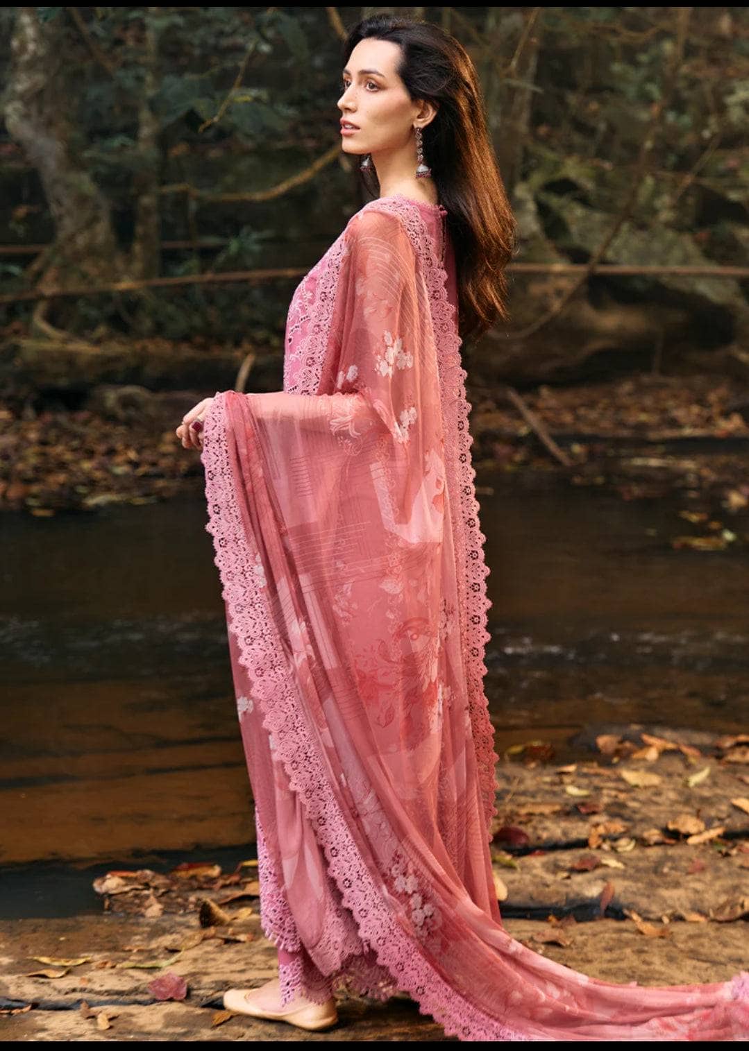 img_image_lawnkari_awwal_boutique