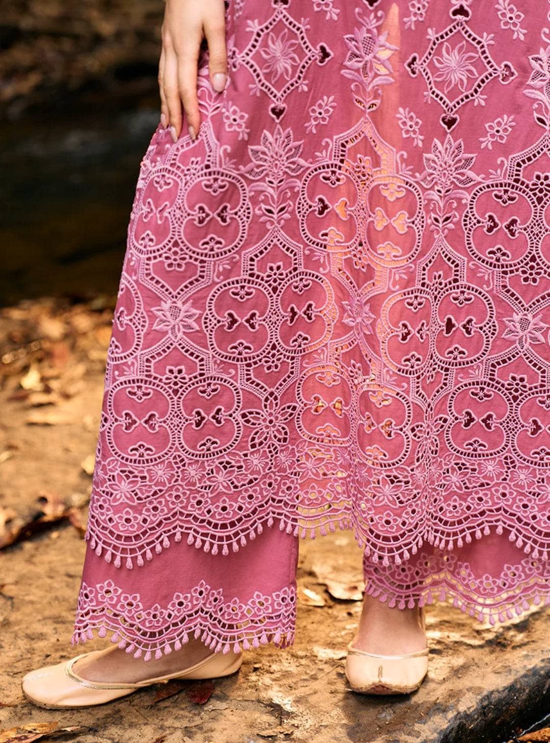 img_image_lawnkari_awwal_boutique