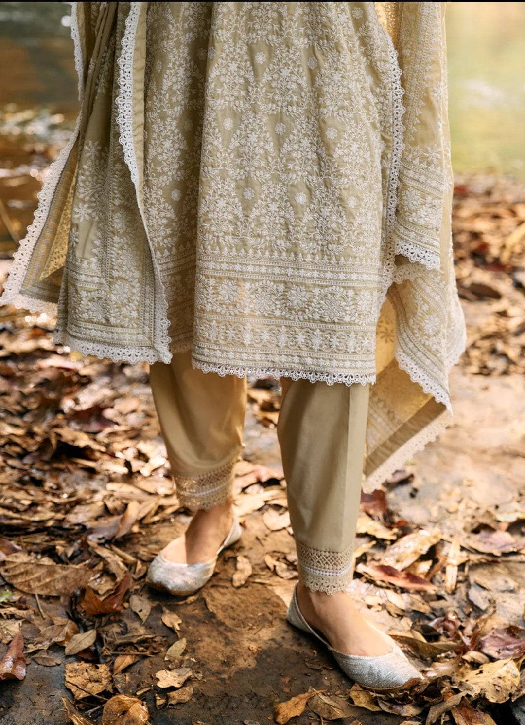 img_image_lawnkari_awwal_boutique