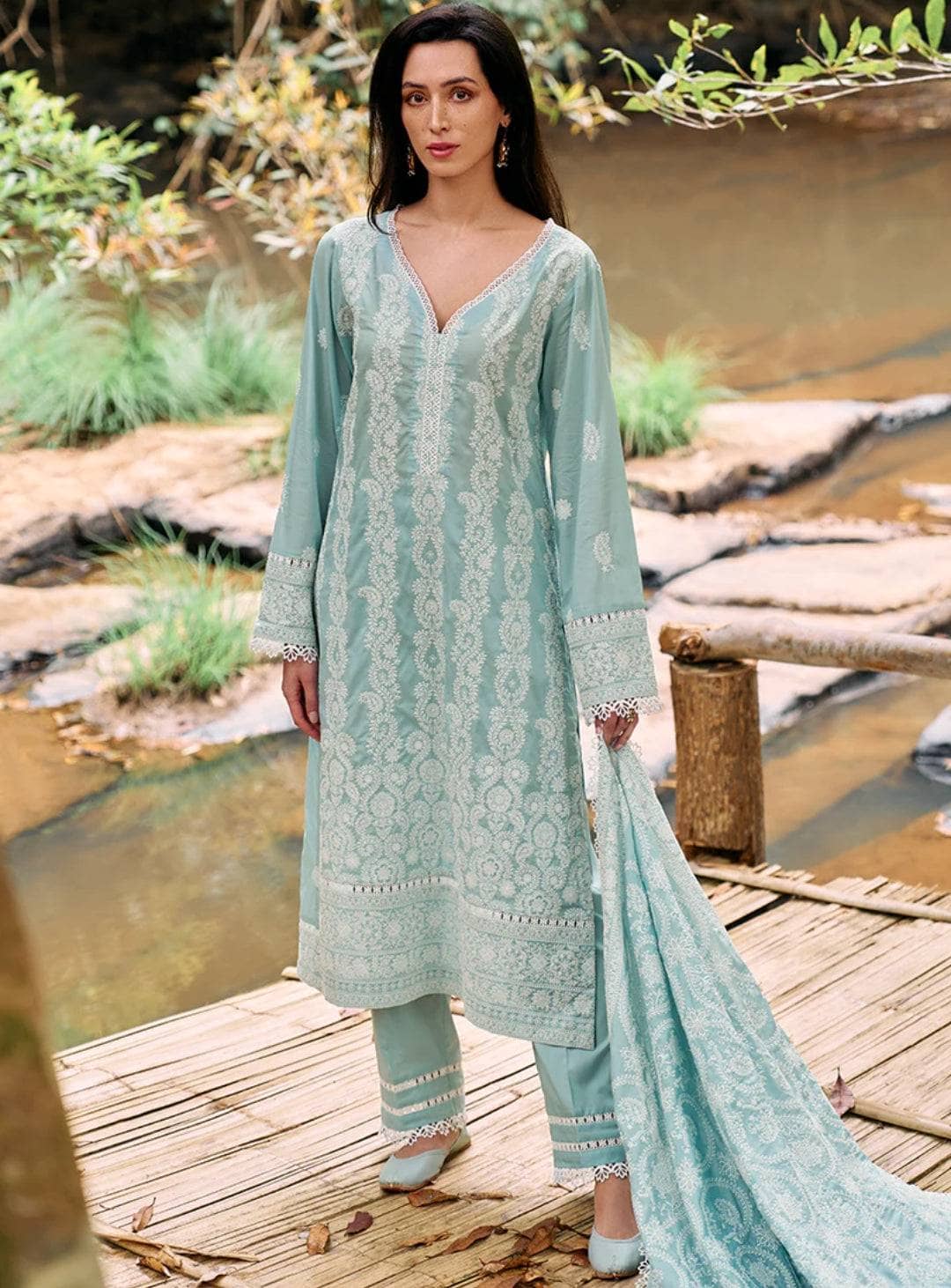 img_image_lawnkari_awwal_boutique