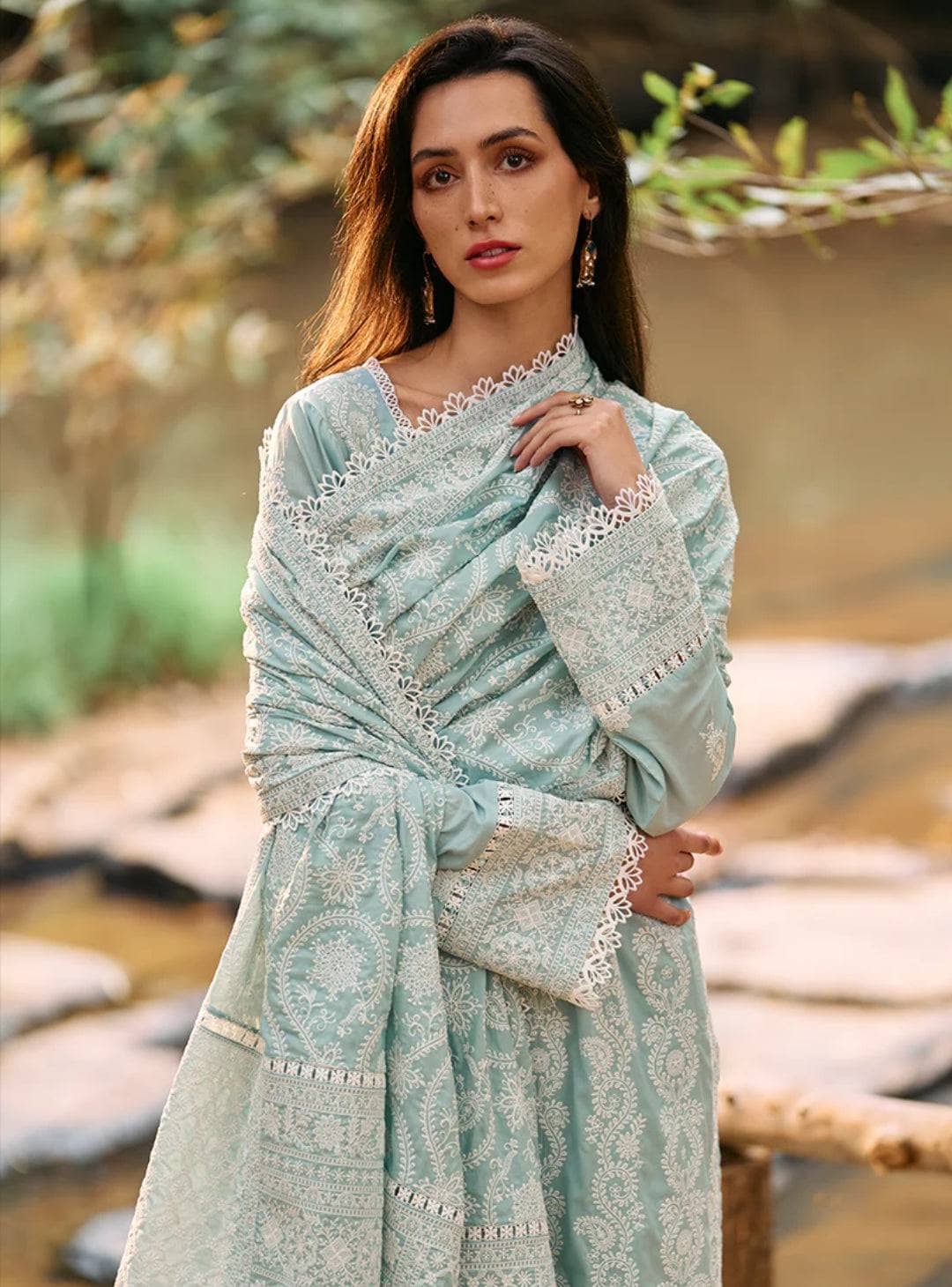 img_image_lawnkari_awwal_boutique