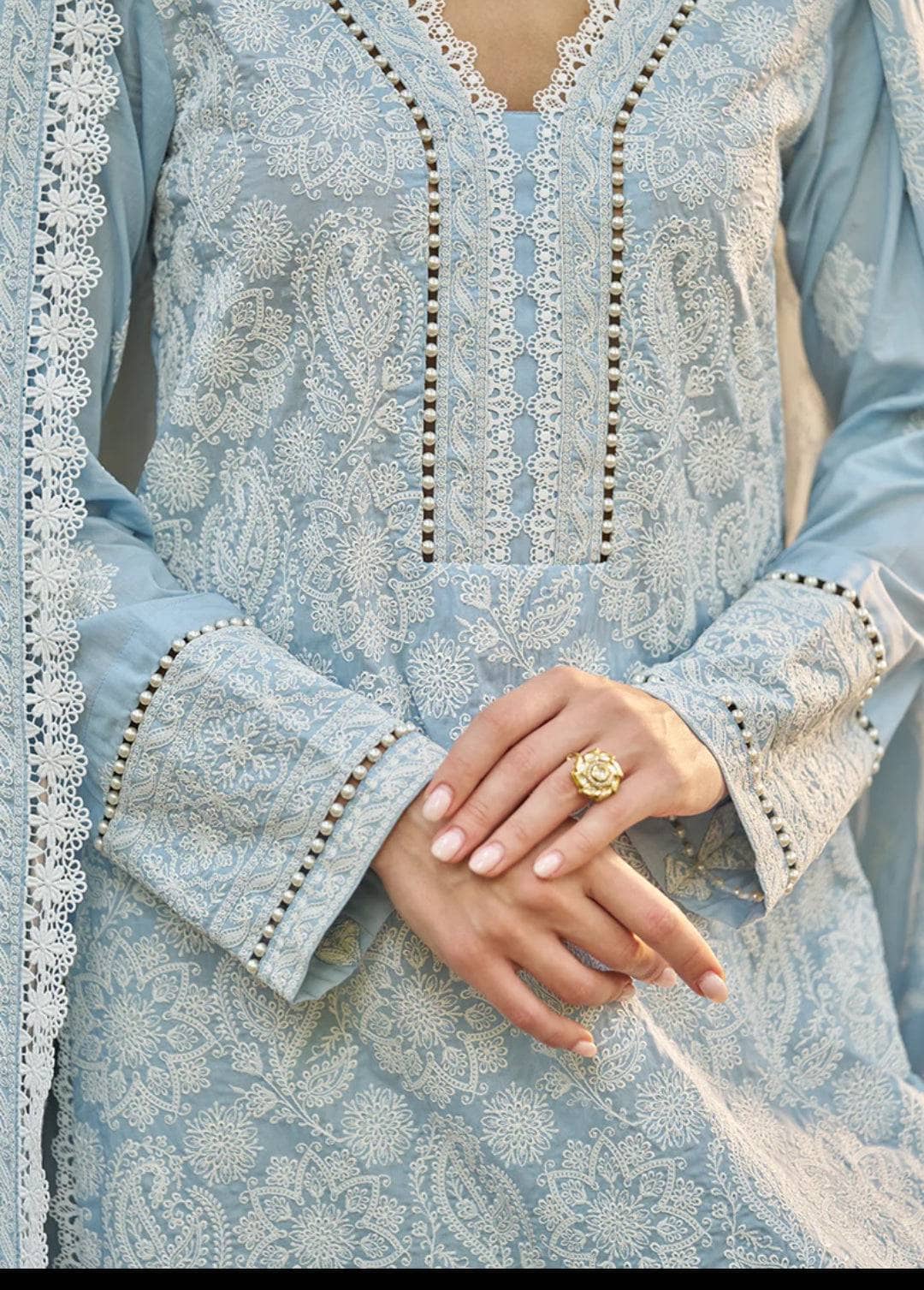 img_image_lawnkari_awwal_boutique