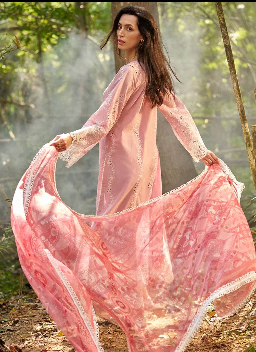 img_image_lawnkari_awwal_boutique