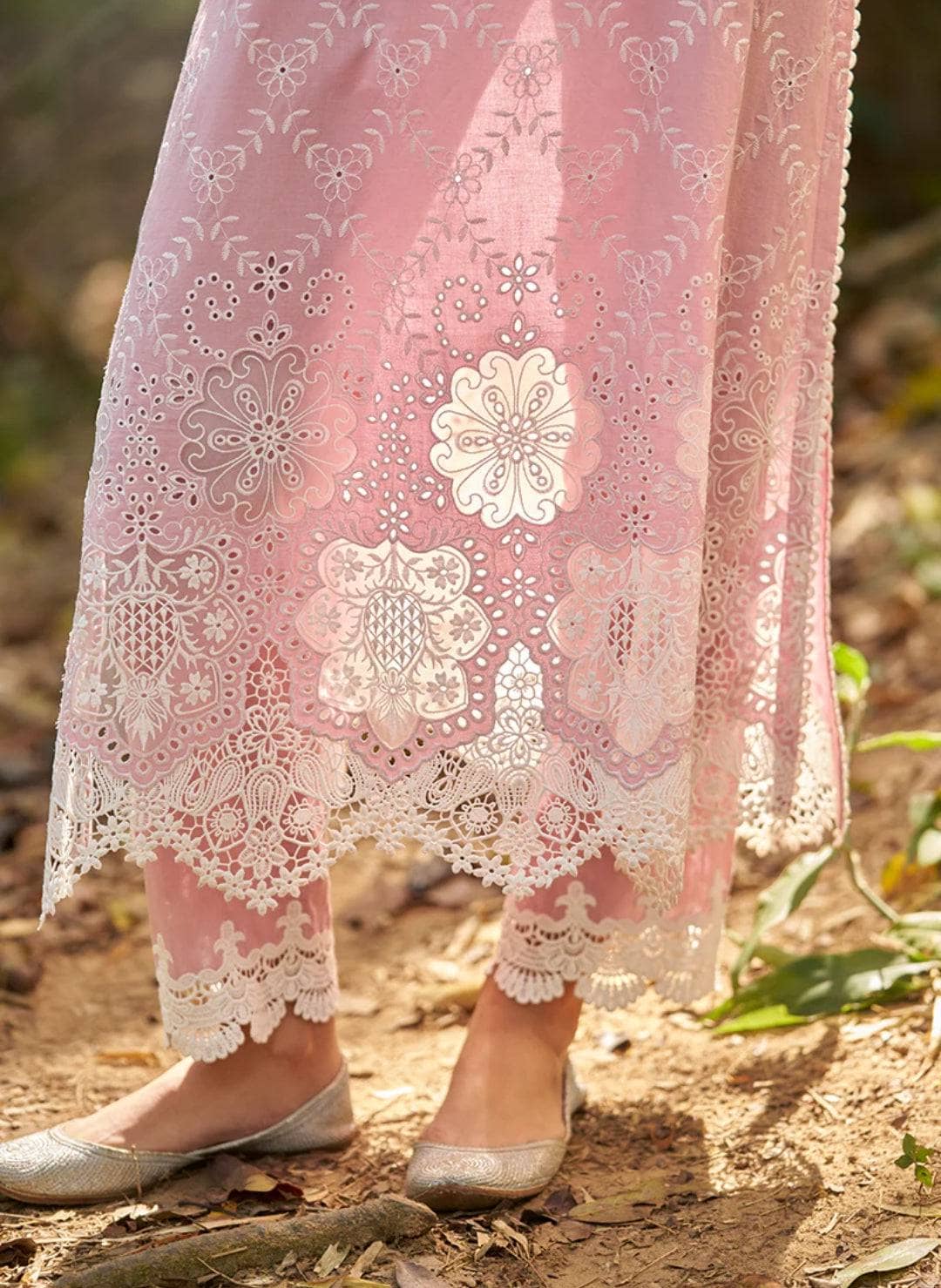 img_image_lawnkari_awwal_boutique